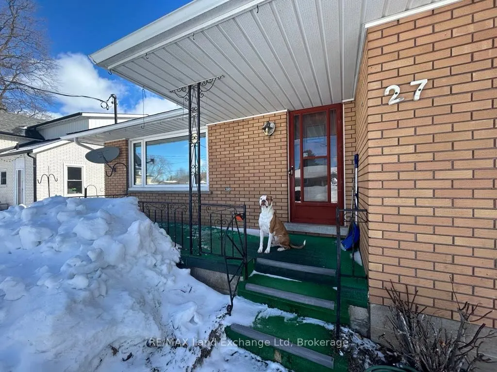 27 Elizabeth Street S