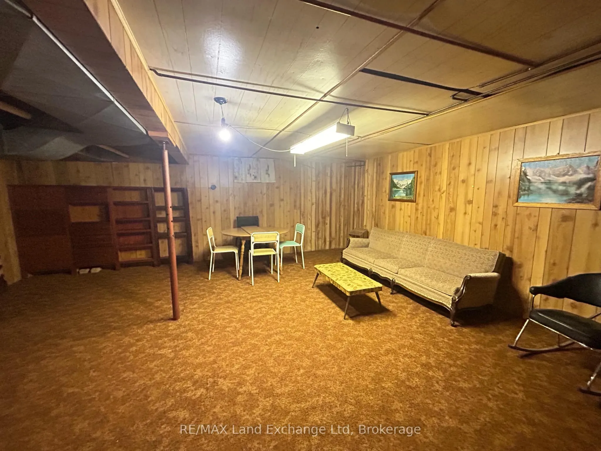 27 Elizabeth Street S