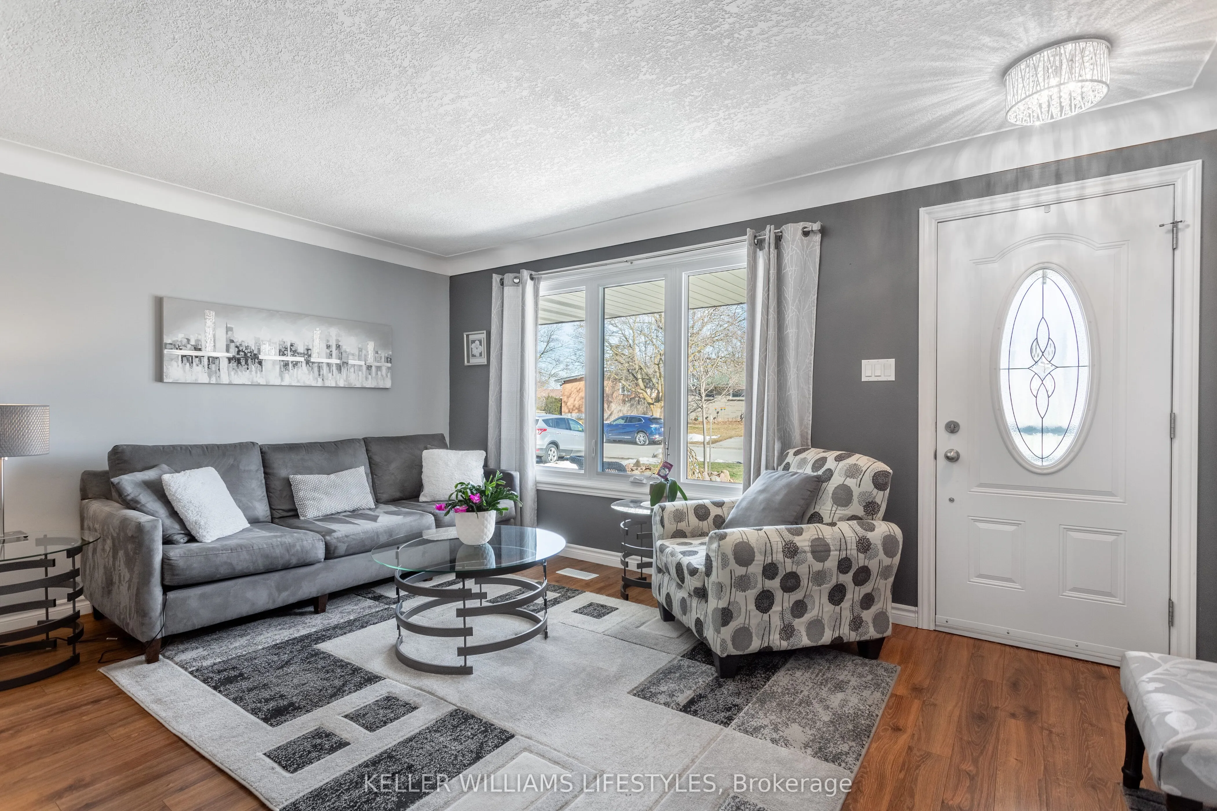 25 Queenston Crescent