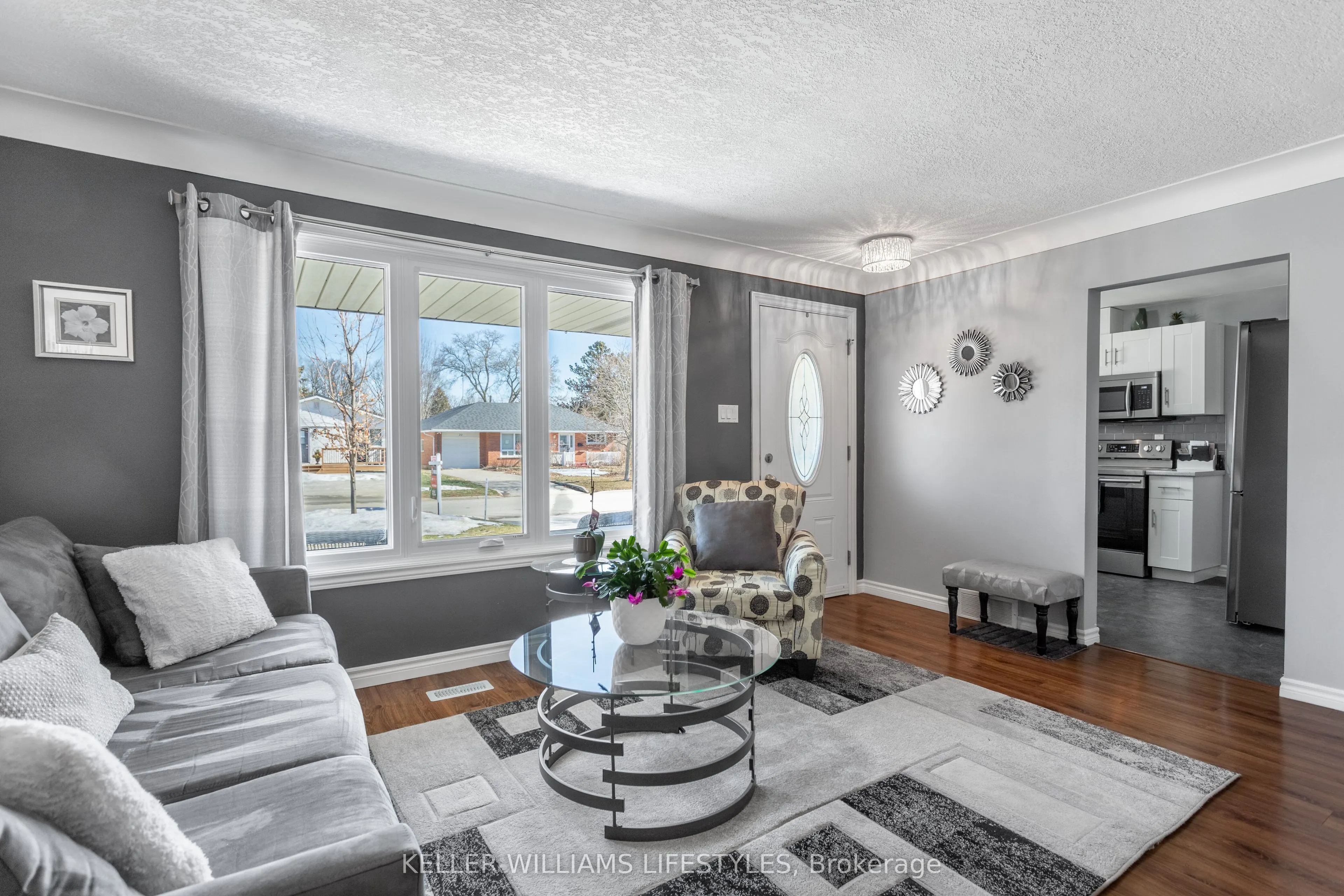25 Queenston Crescent