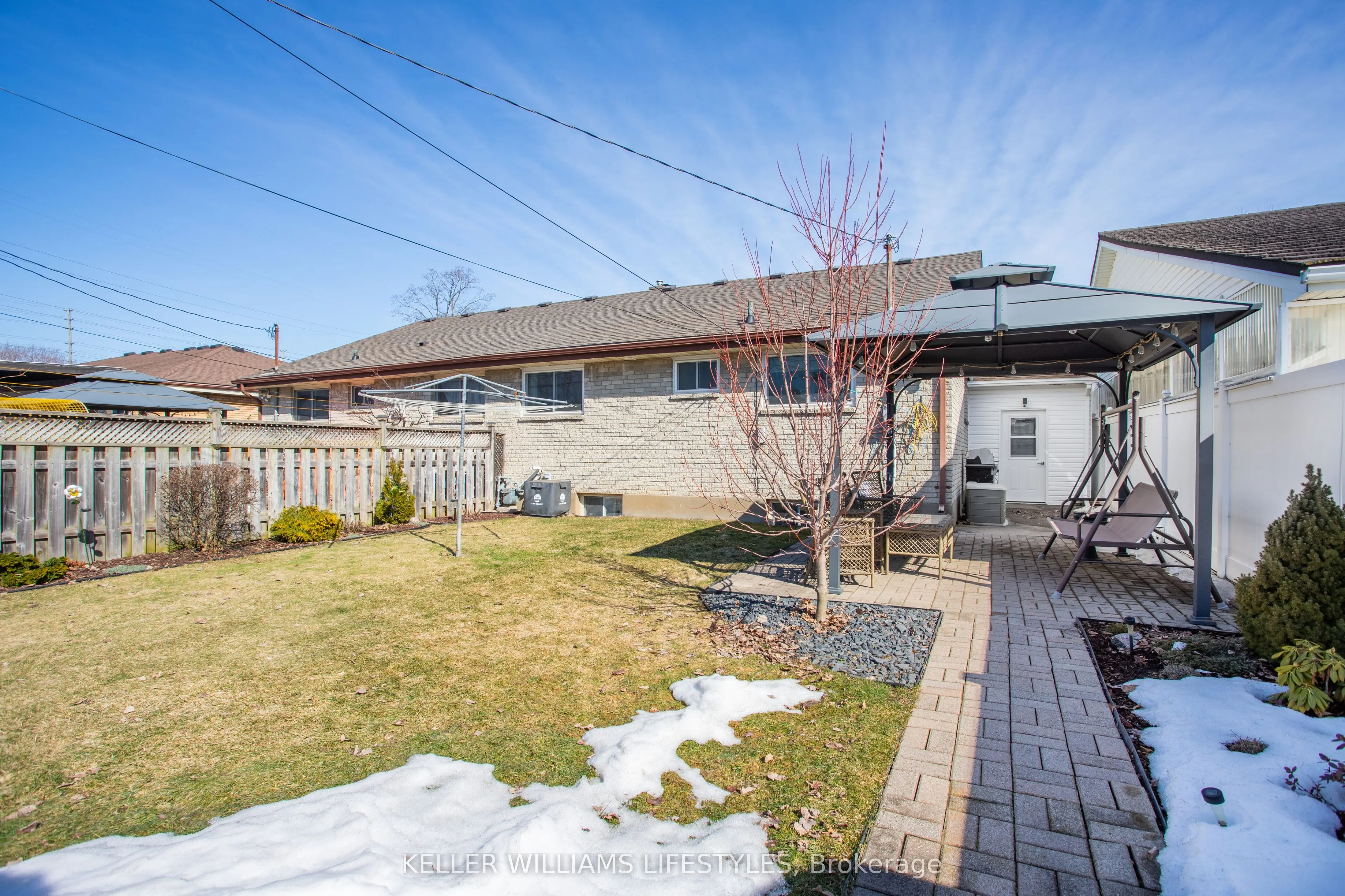 25 Queenston Crescent