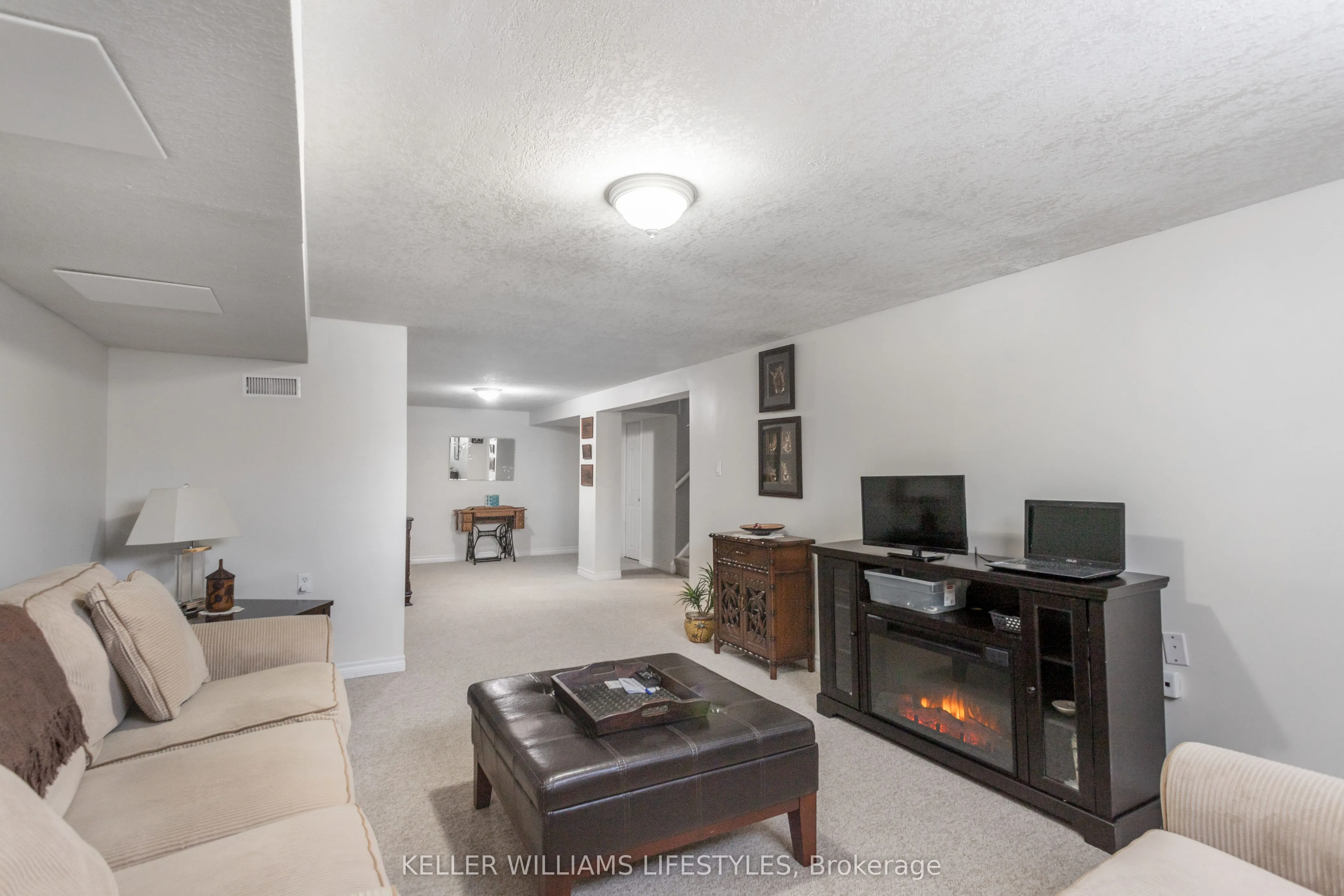 25 Queenston Crescent