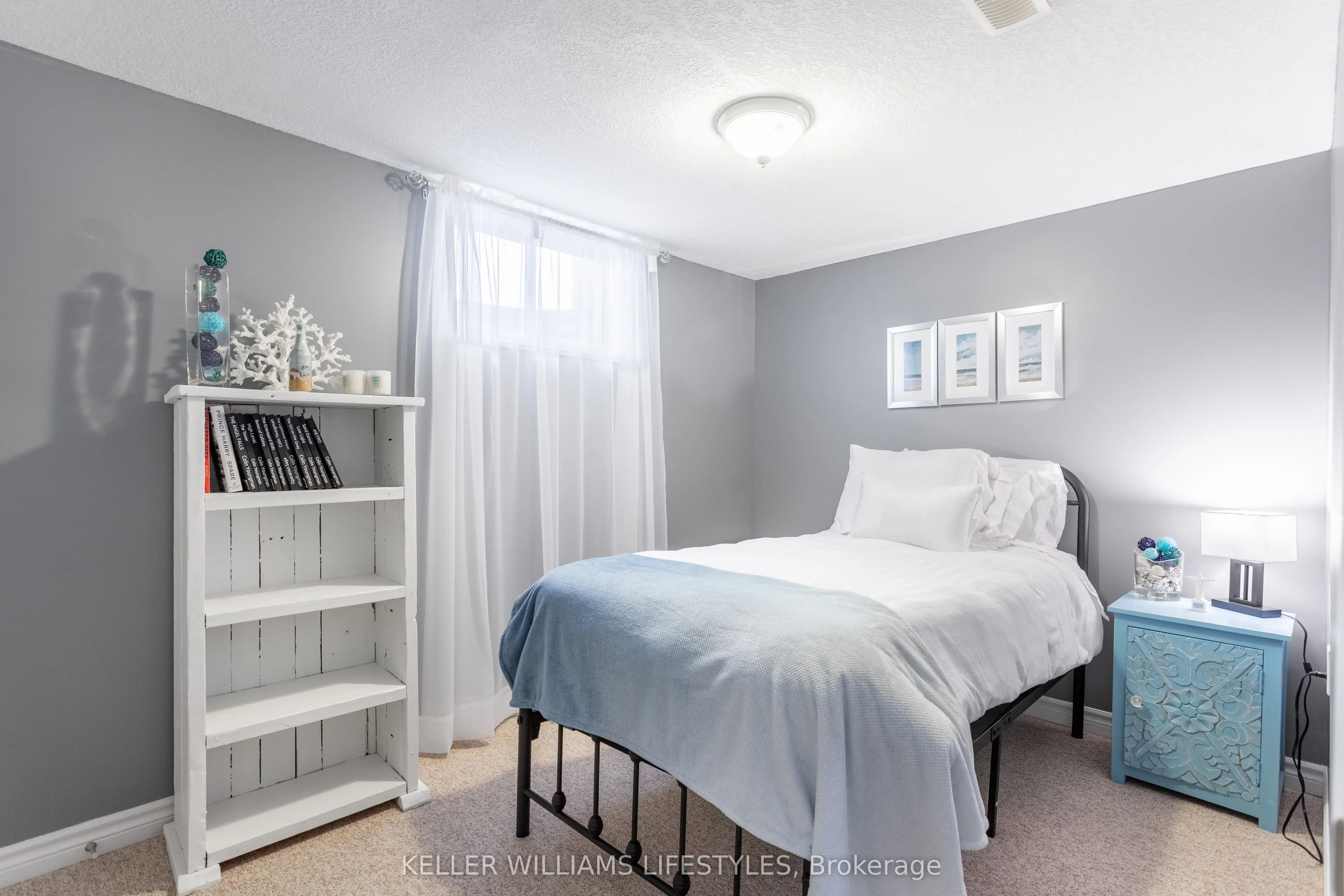 25 Queenston Crescent