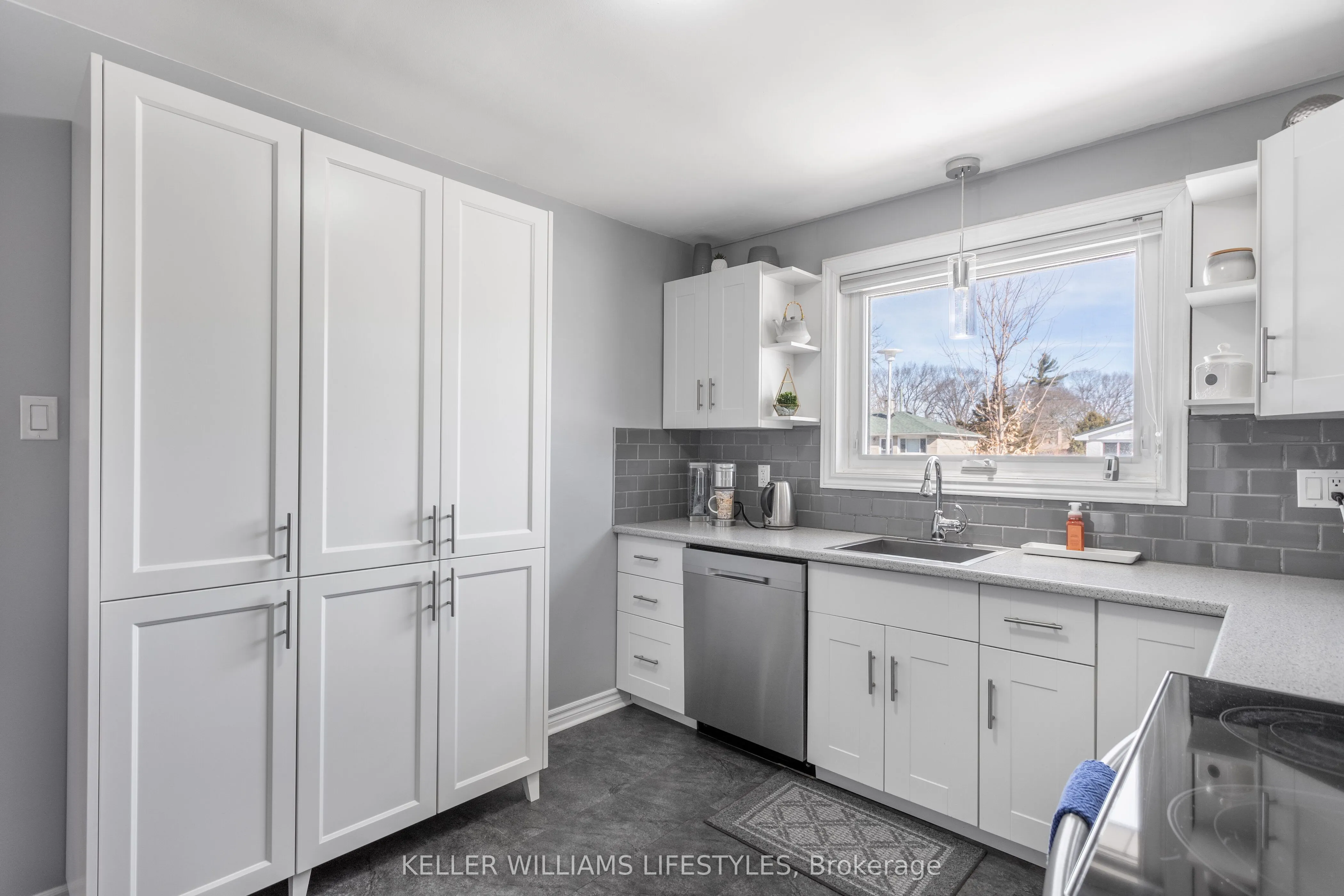 25 Queenston Crescent