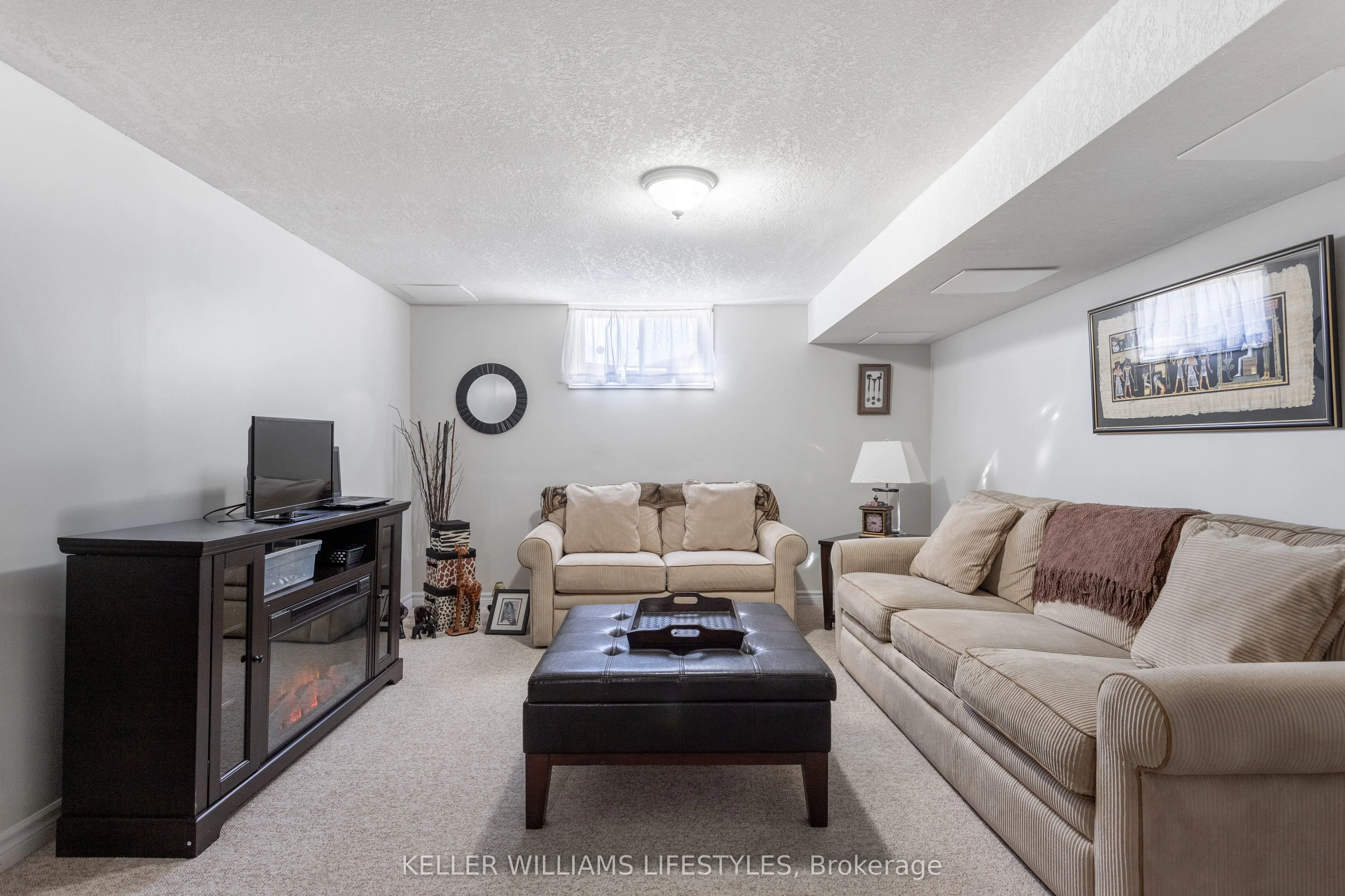 25 Queenston Crescent