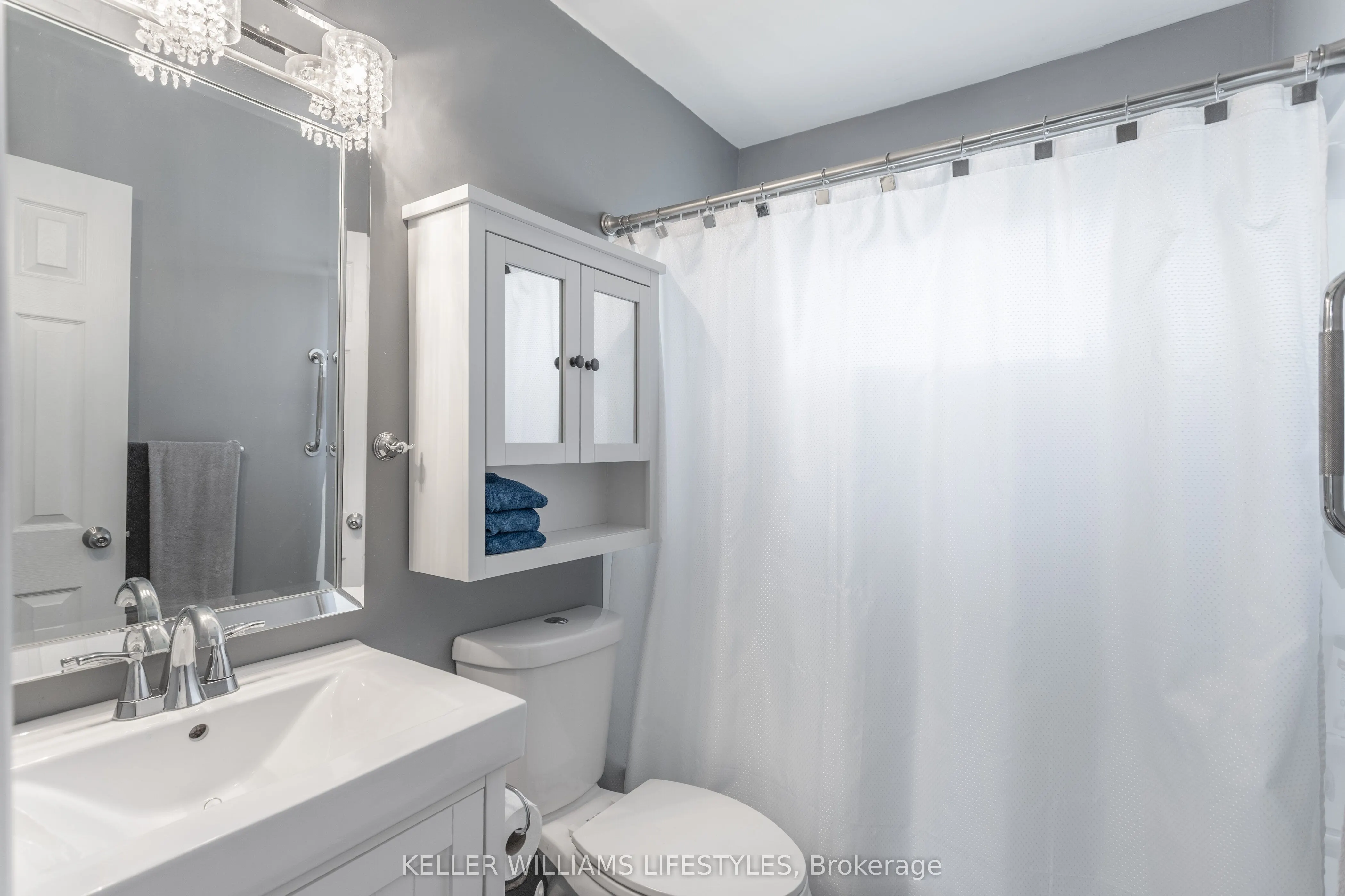 25 Queenston Crescent