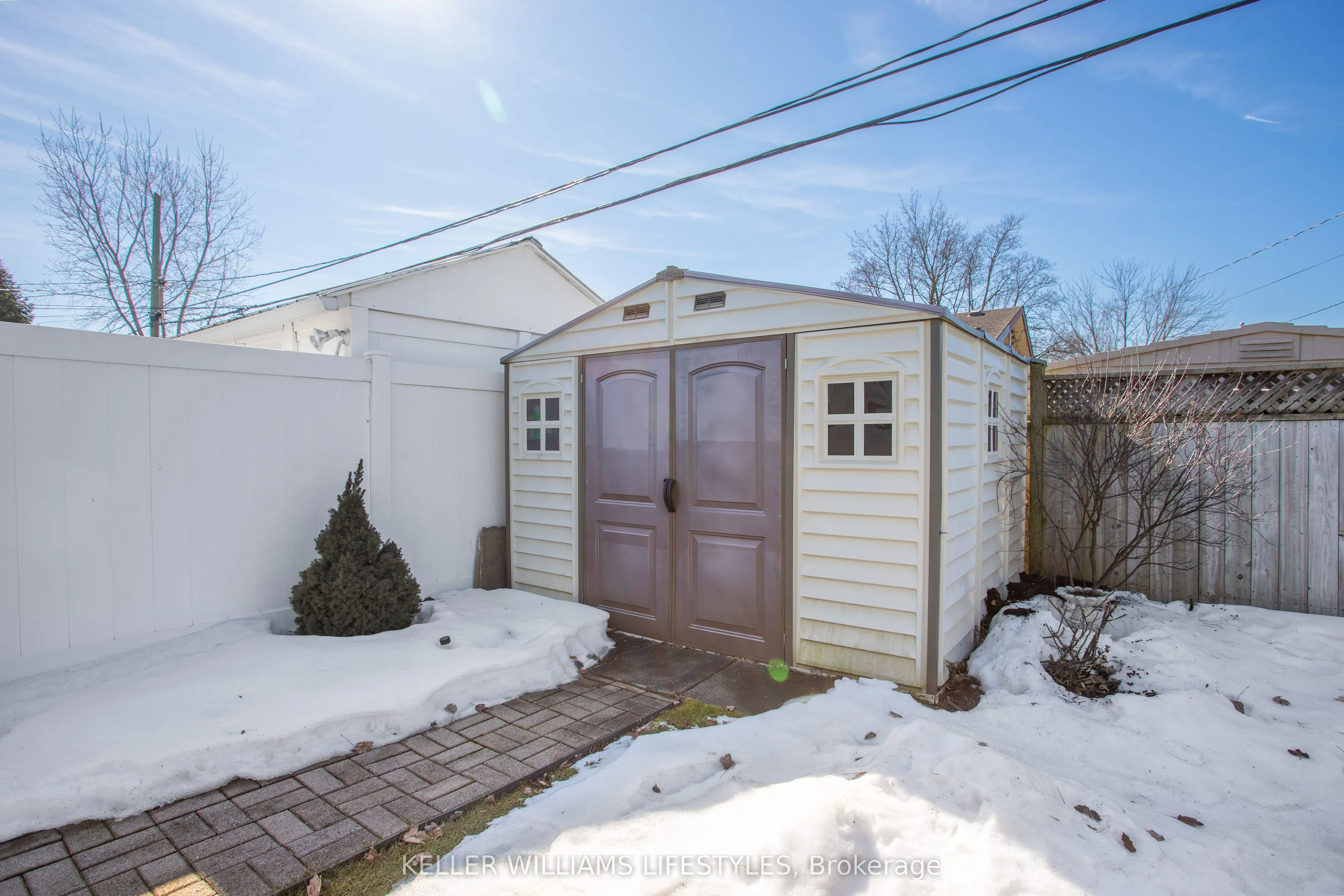 25 Queenston Crescent