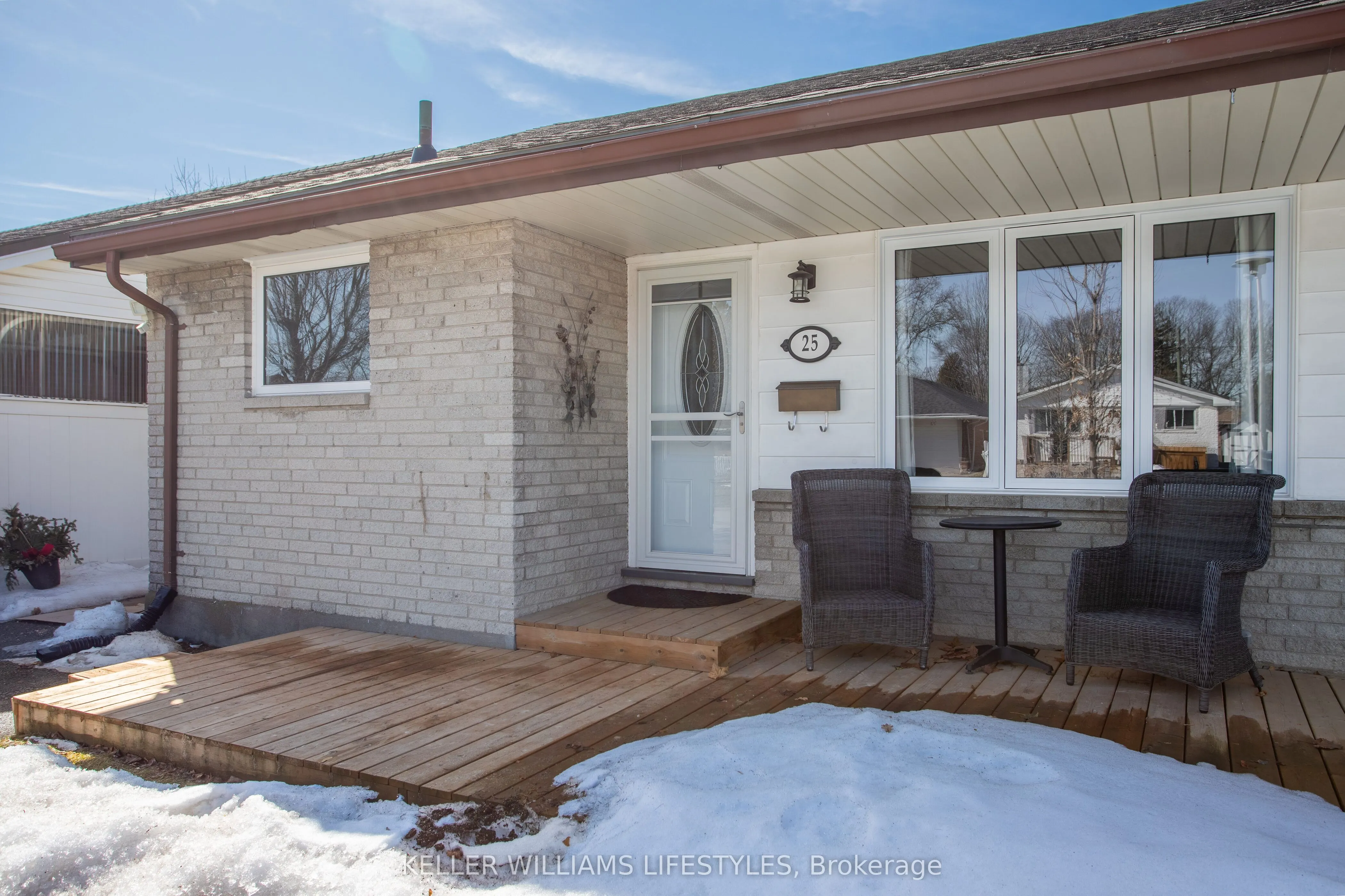 25 Queenston Crescent