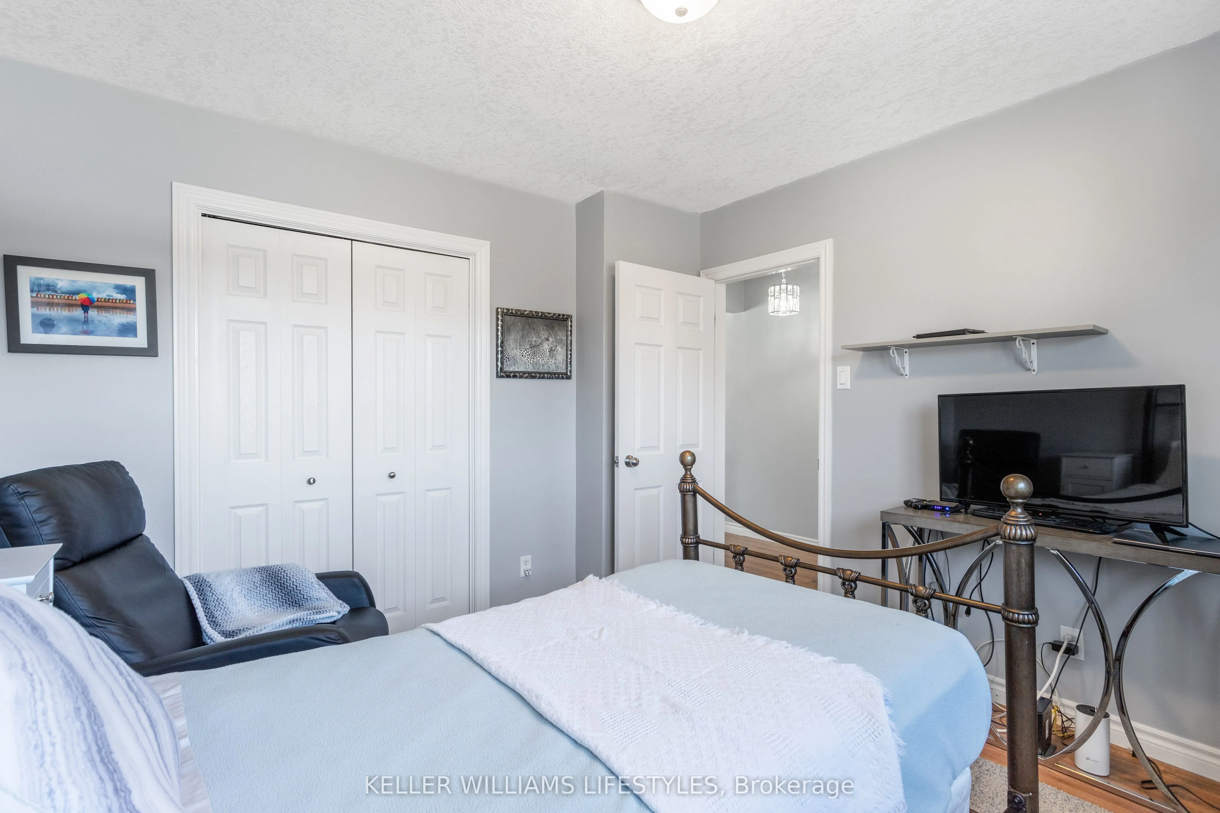 25 Queenston Crescent