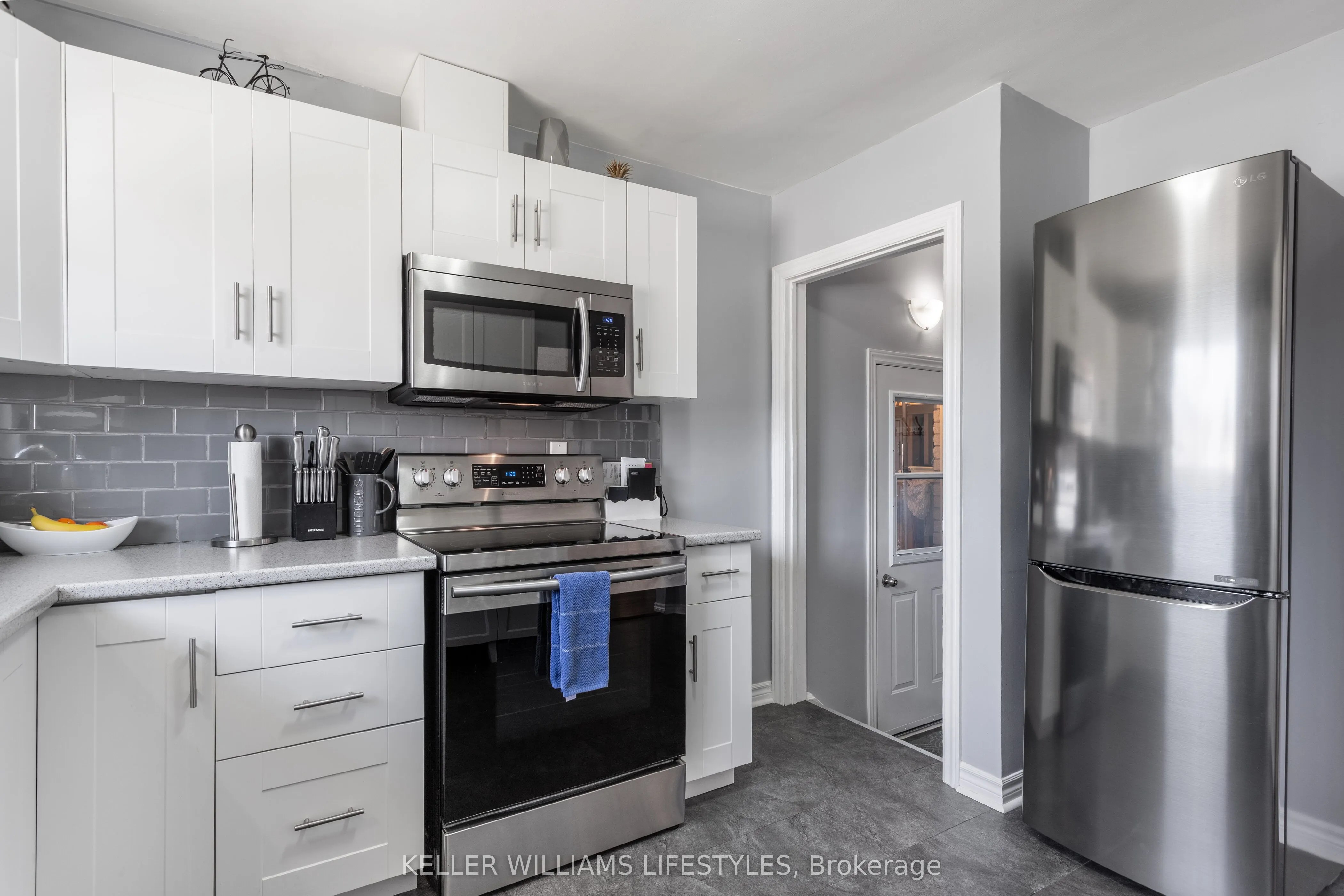 25 Queenston Crescent