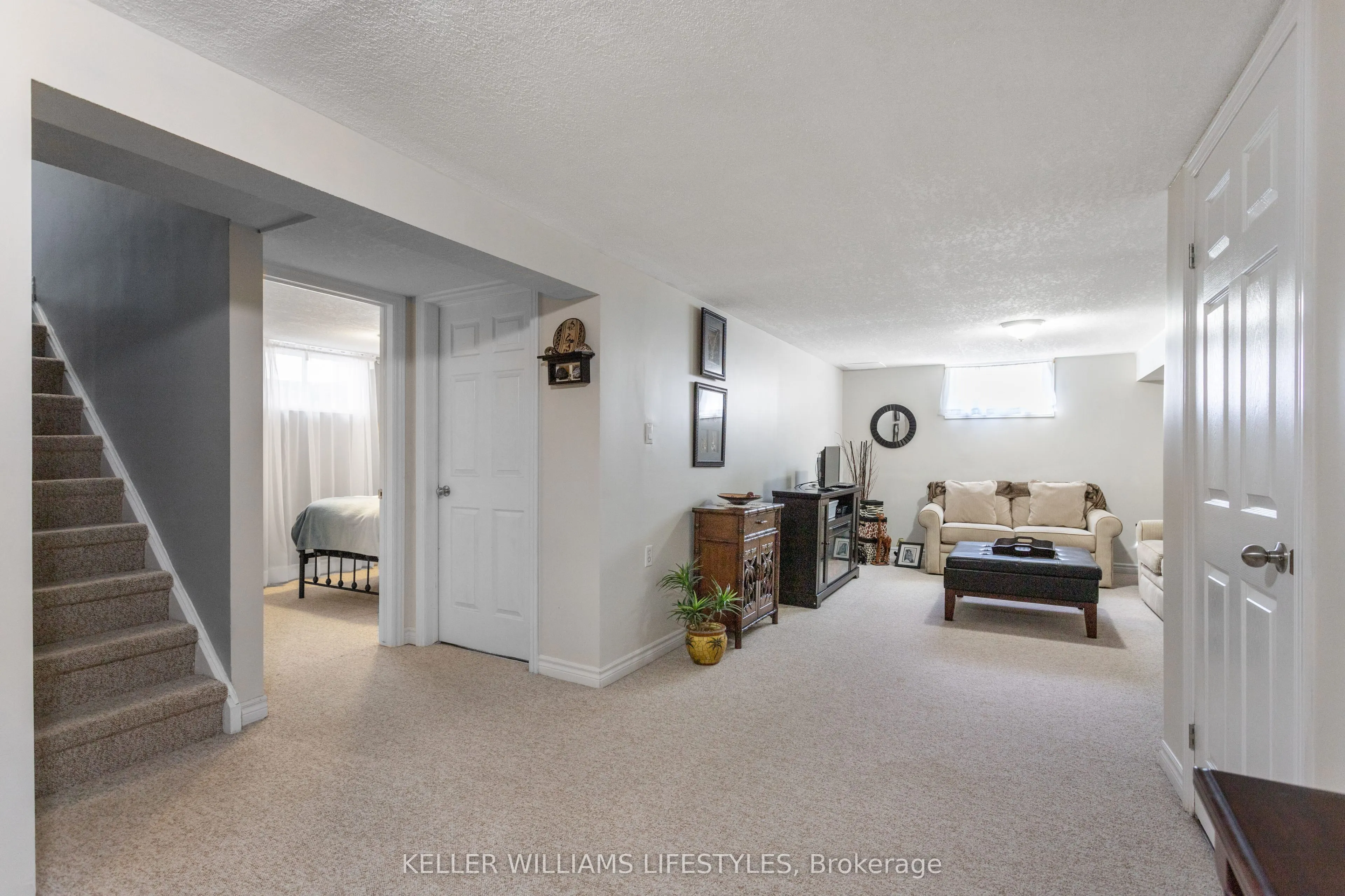 25 Queenston Crescent