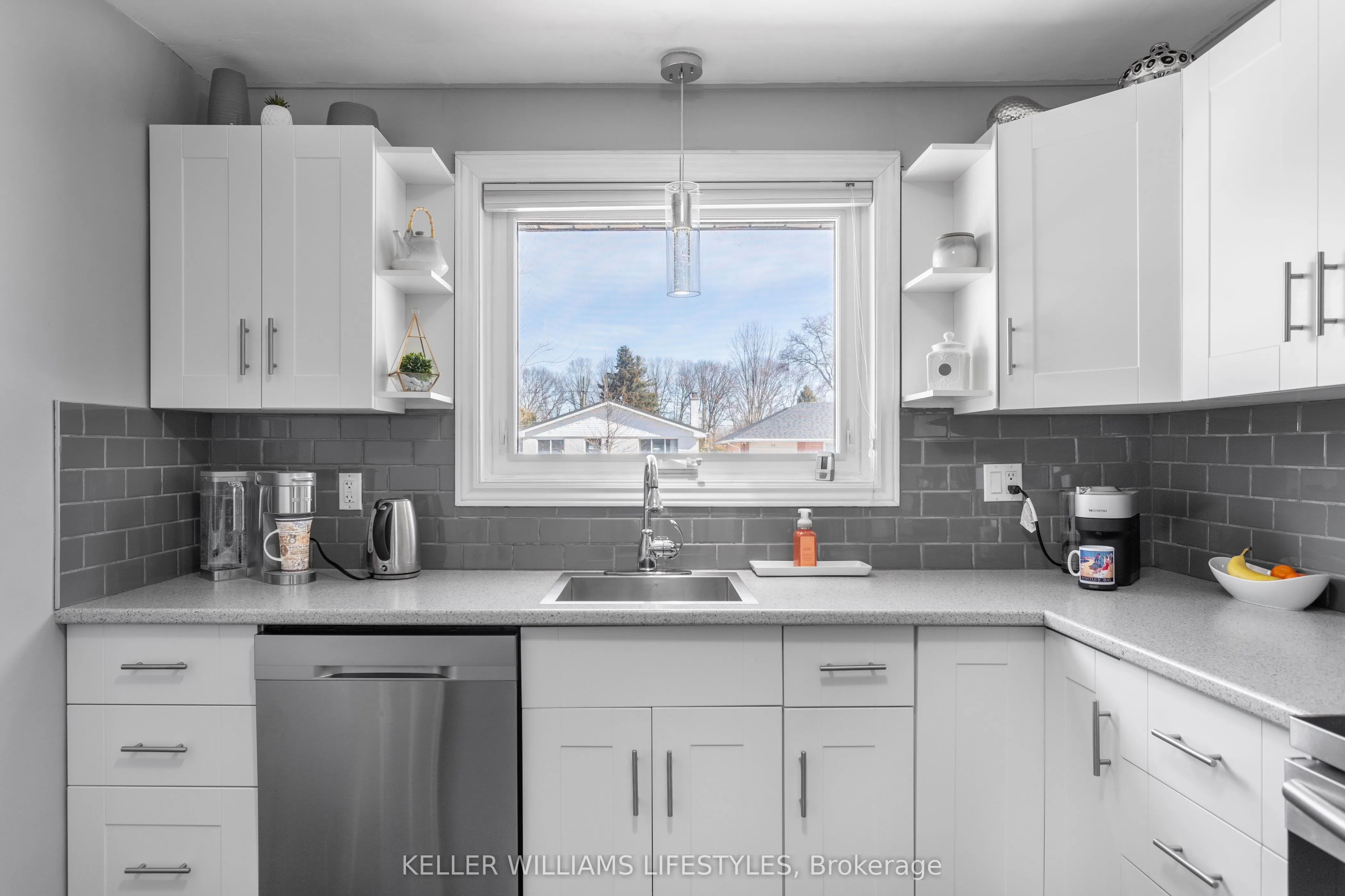 25 Queenston Crescent