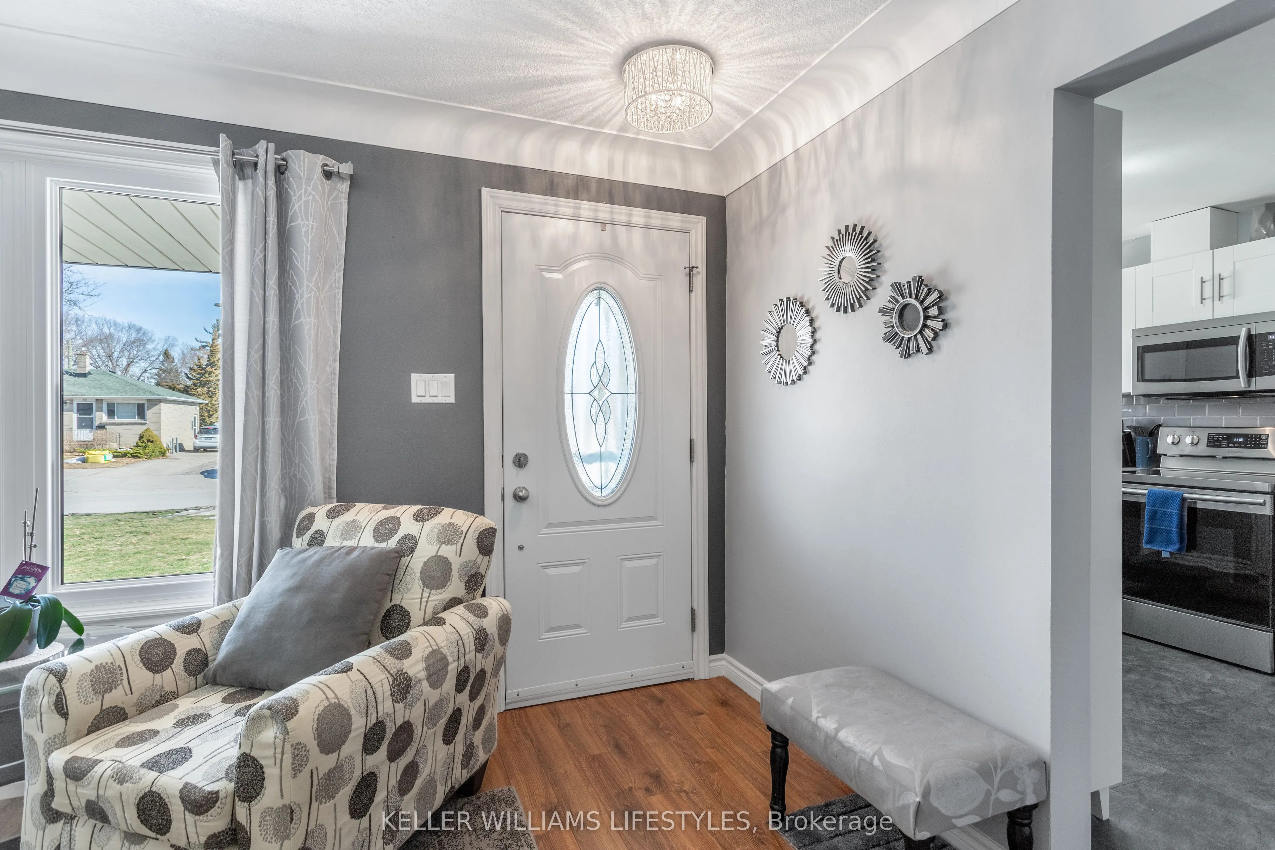 25 Queenston Crescent