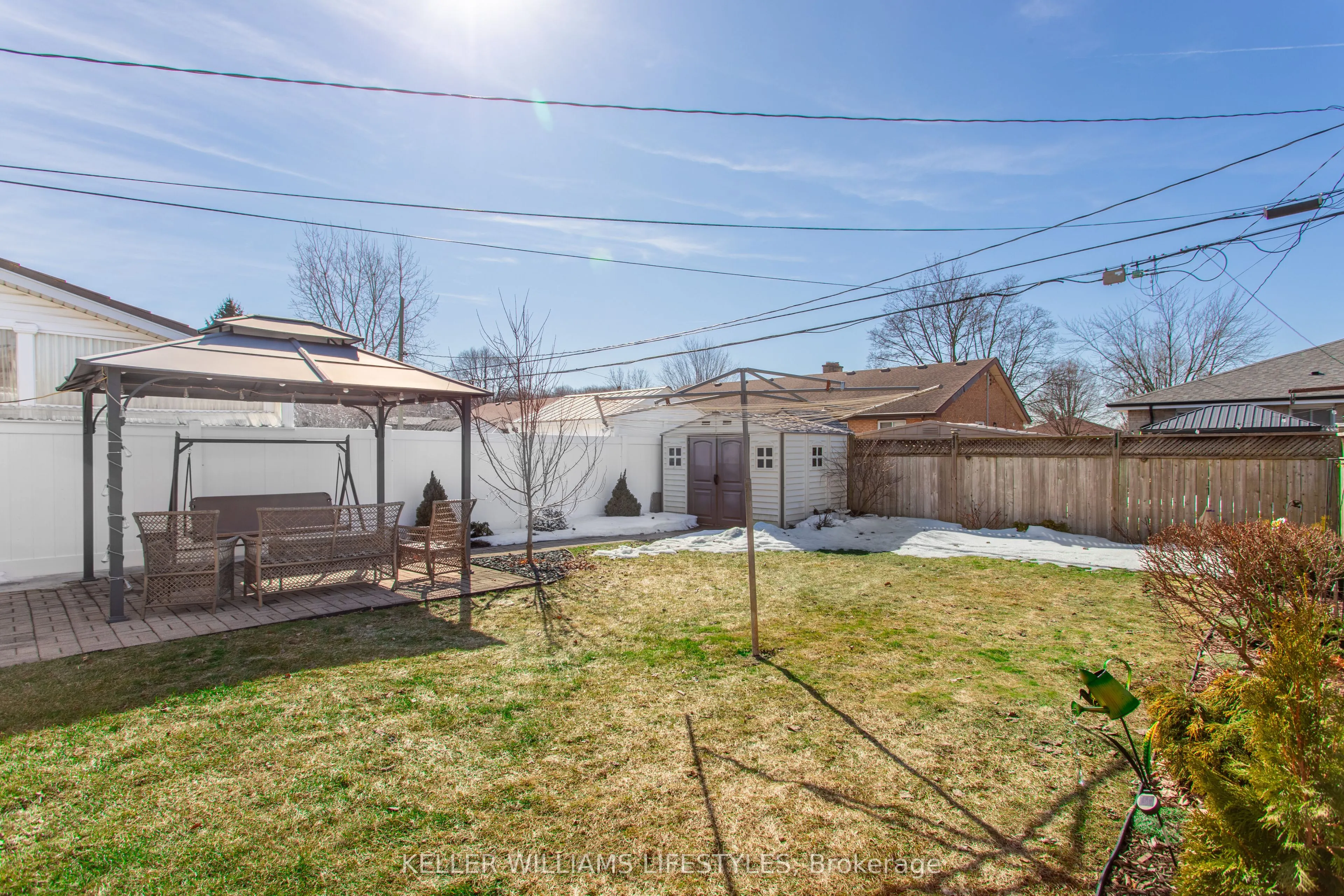 25 Queenston Crescent