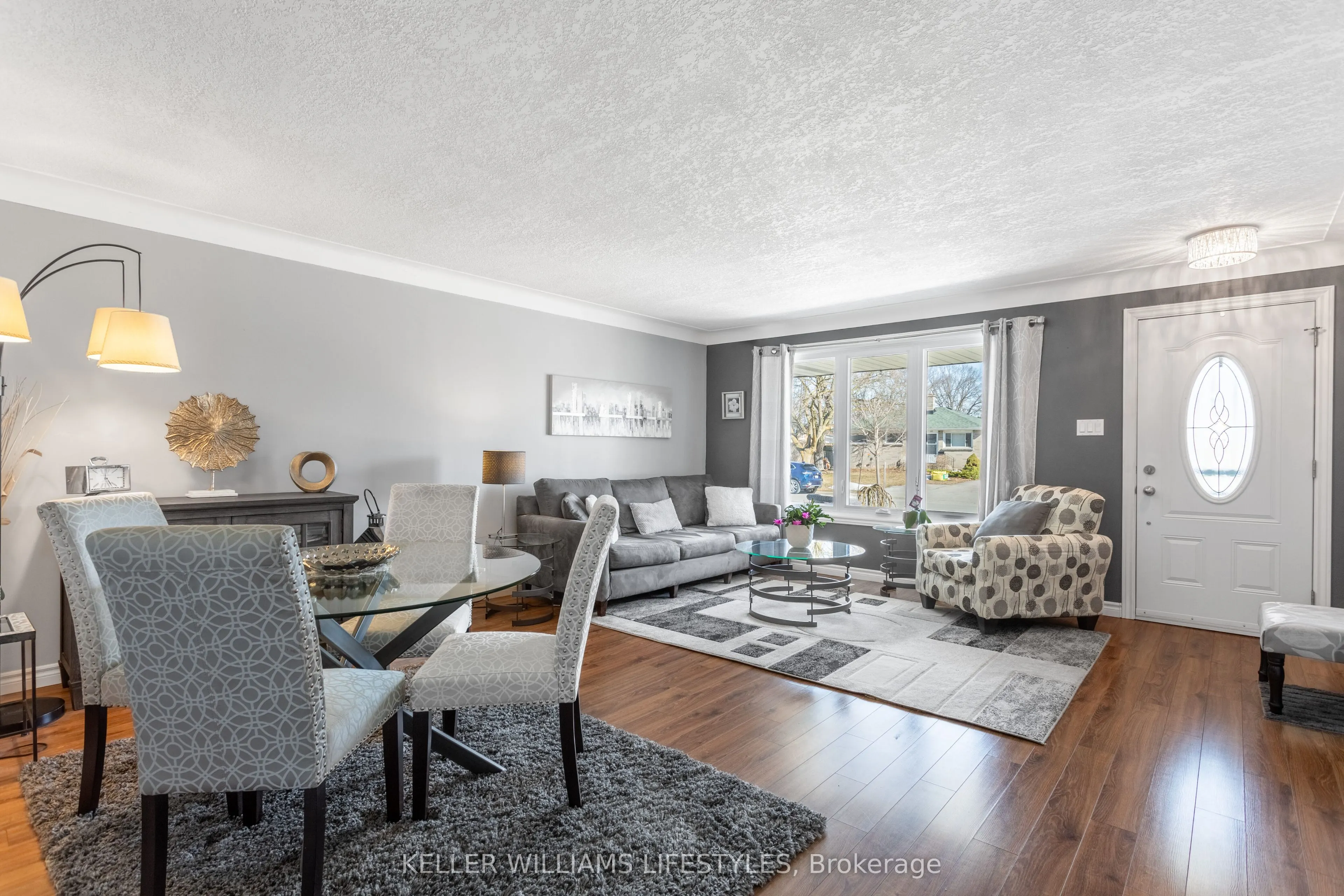 25 Queenston Crescent