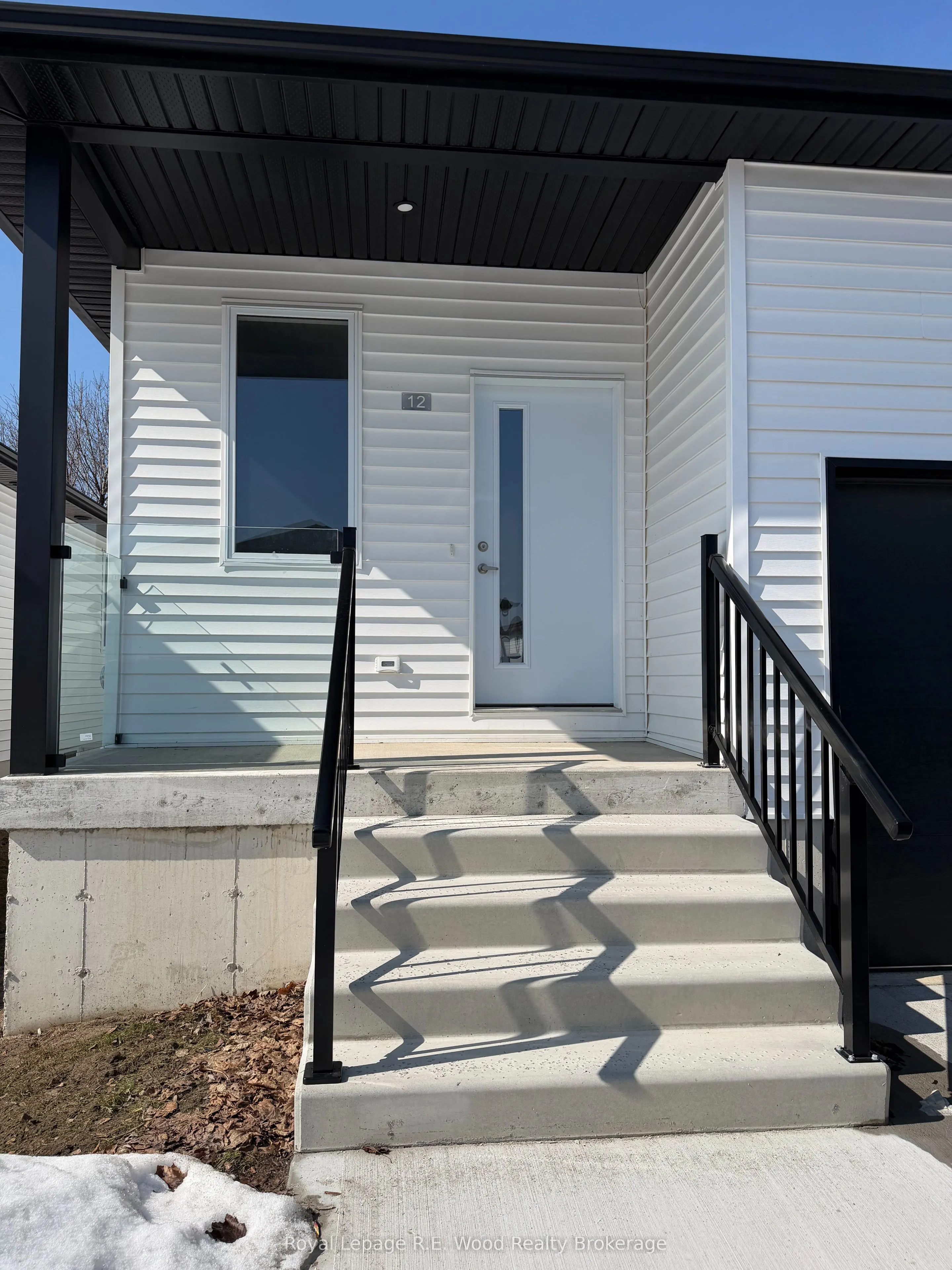 335 John Street S #6