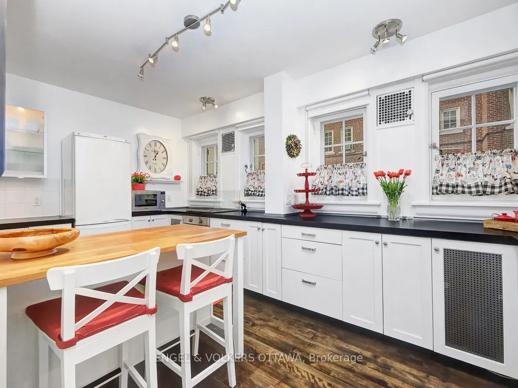 260 Metcalfe Street #1D