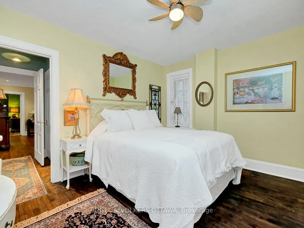 260 Metcalfe Street #1D