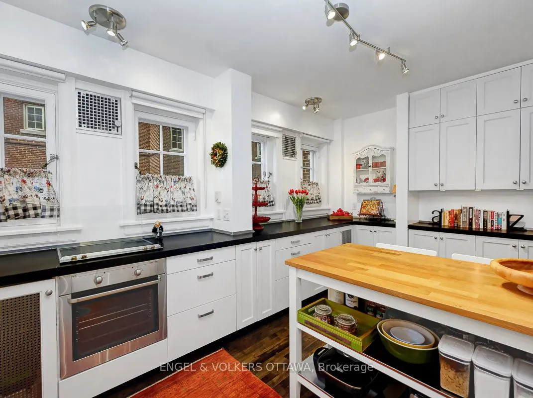 260 Metcalfe Street #1D