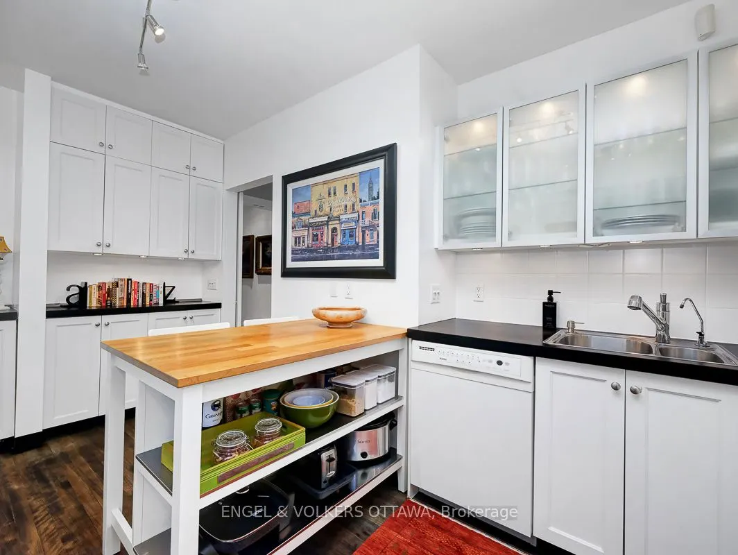 260 Metcalfe Street #1D