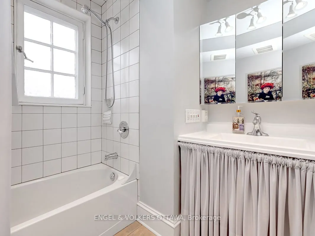 260 Metcalfe Street #1D