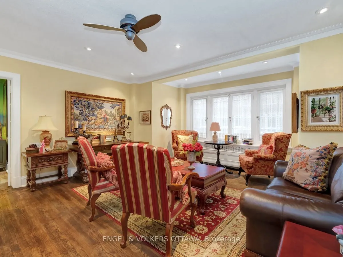 260 Metcalfe Street #1D