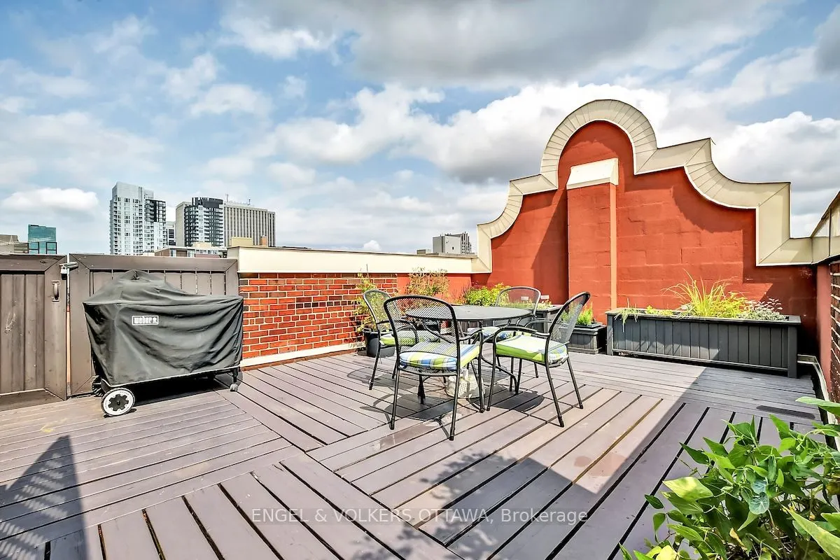 260 Metcalfe Street #1D