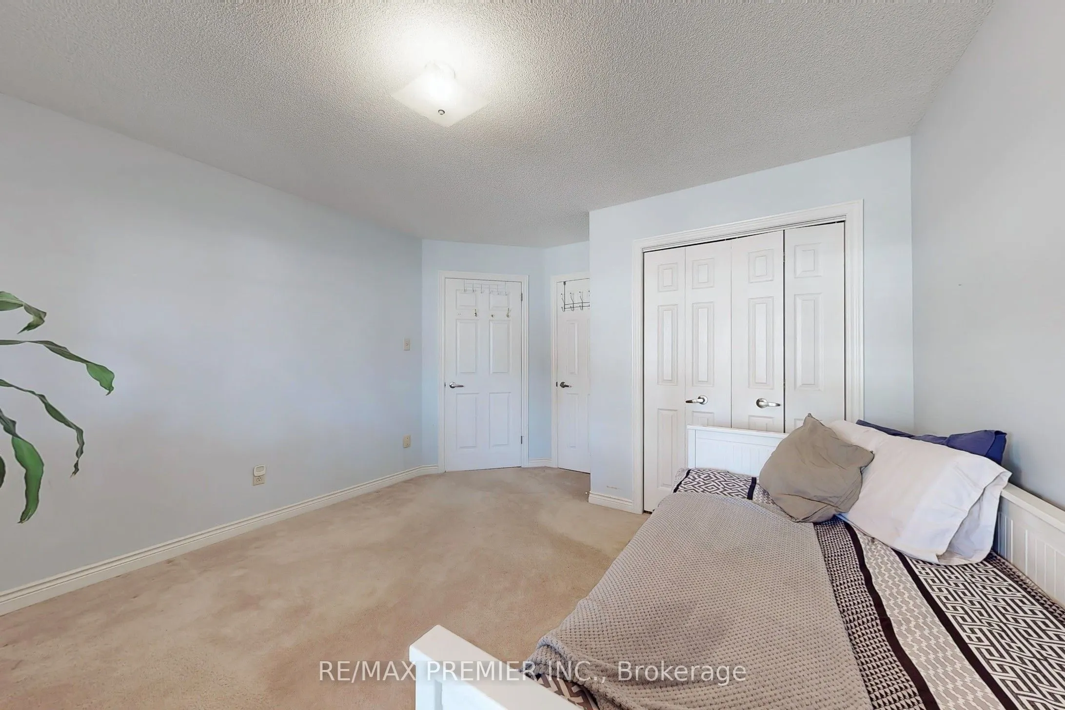 9 Wentworth Drive #13