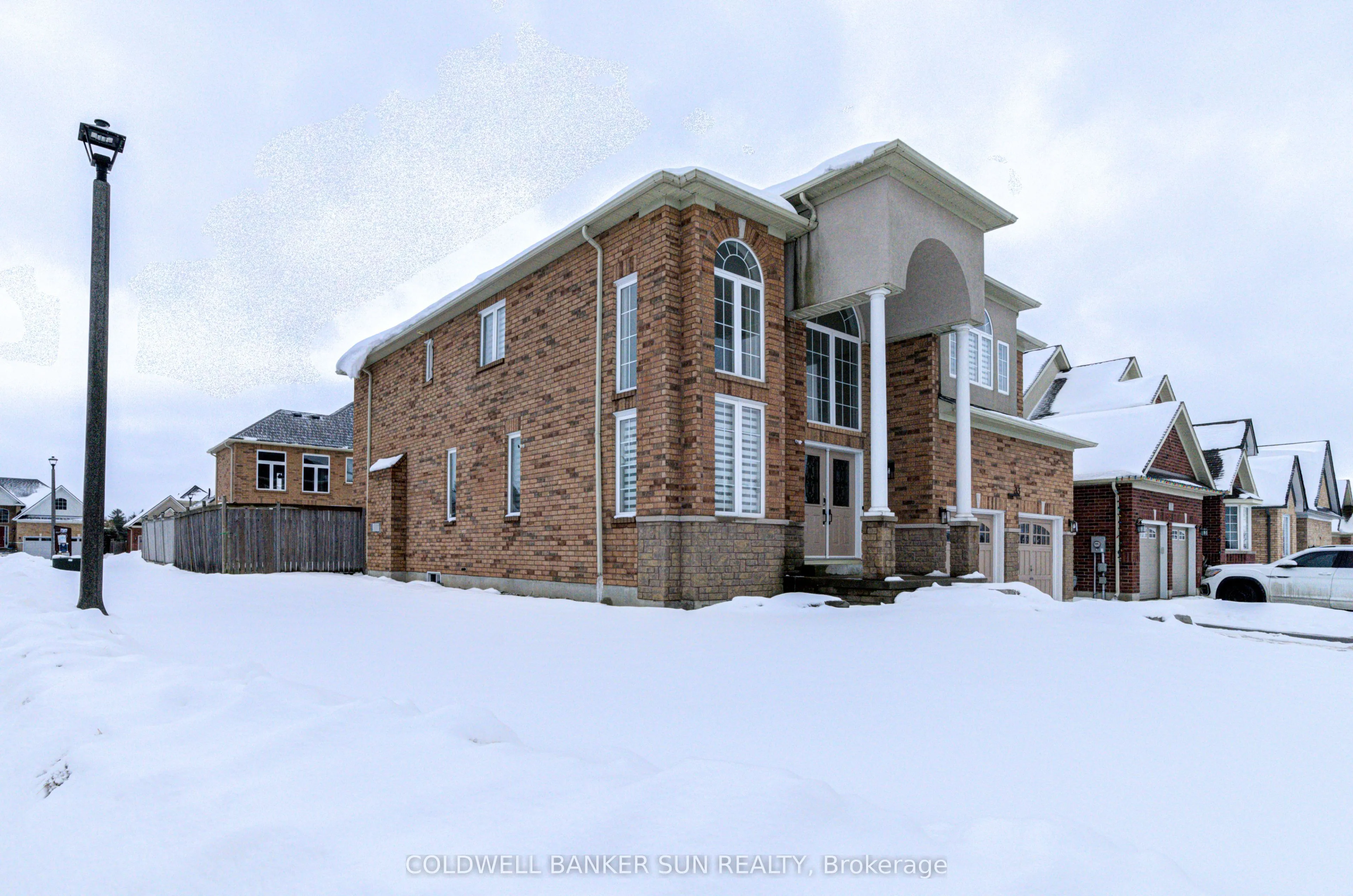33 Ellis Crescent
