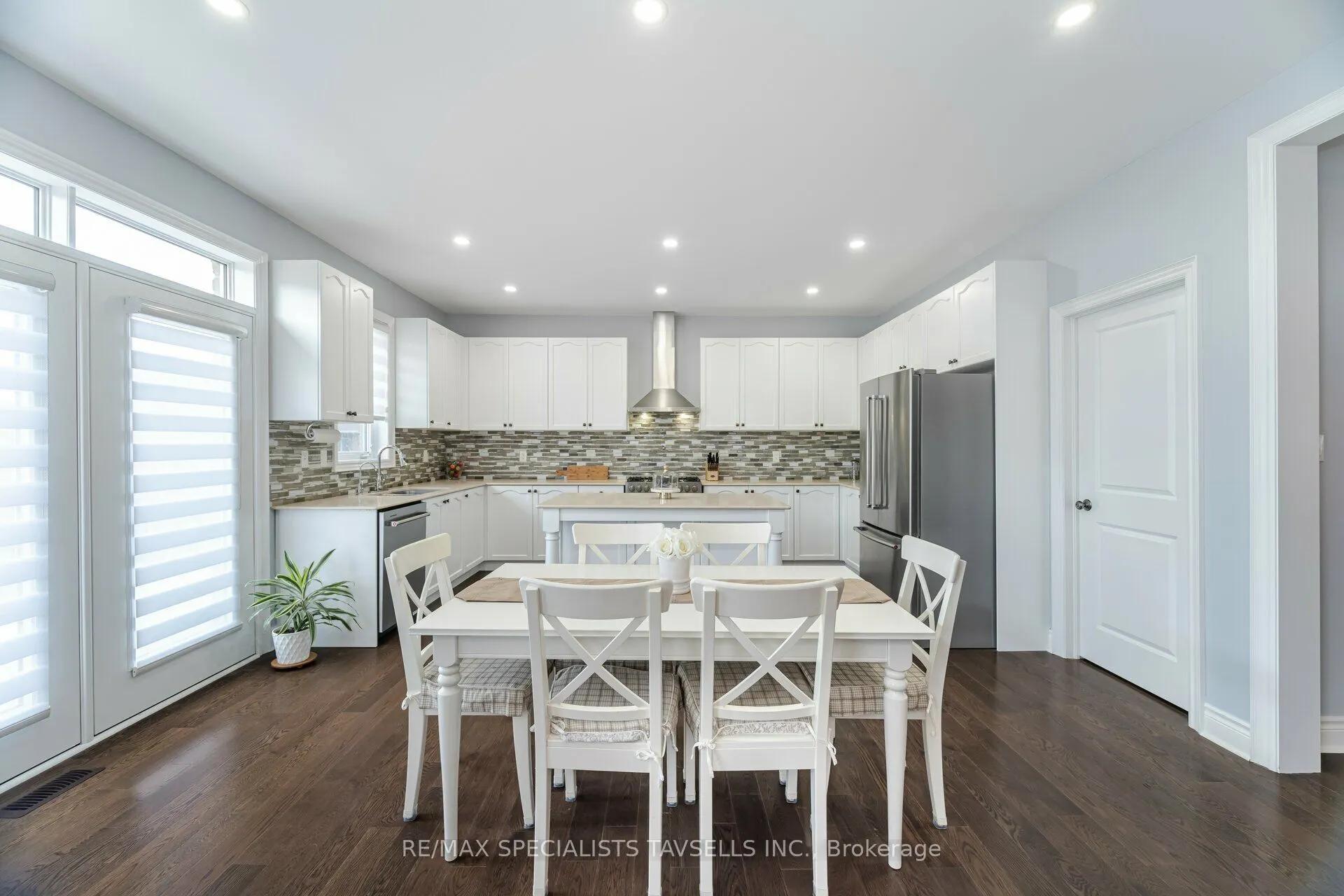 33 Stonegate Avenue