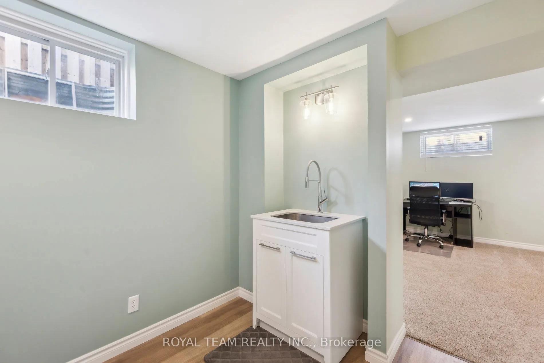 2 Lafayette Street E