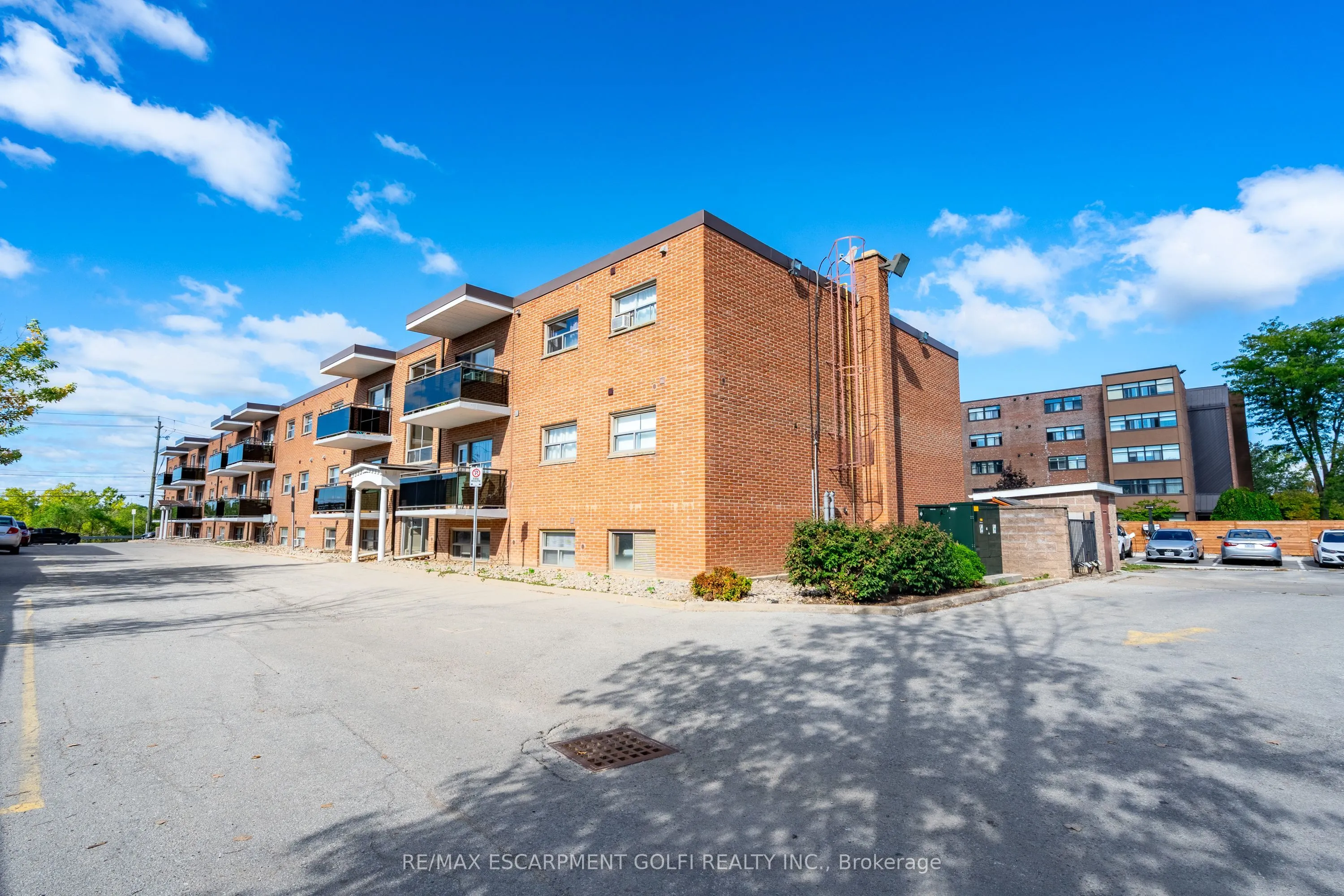 264 Oakdale Avenue #102