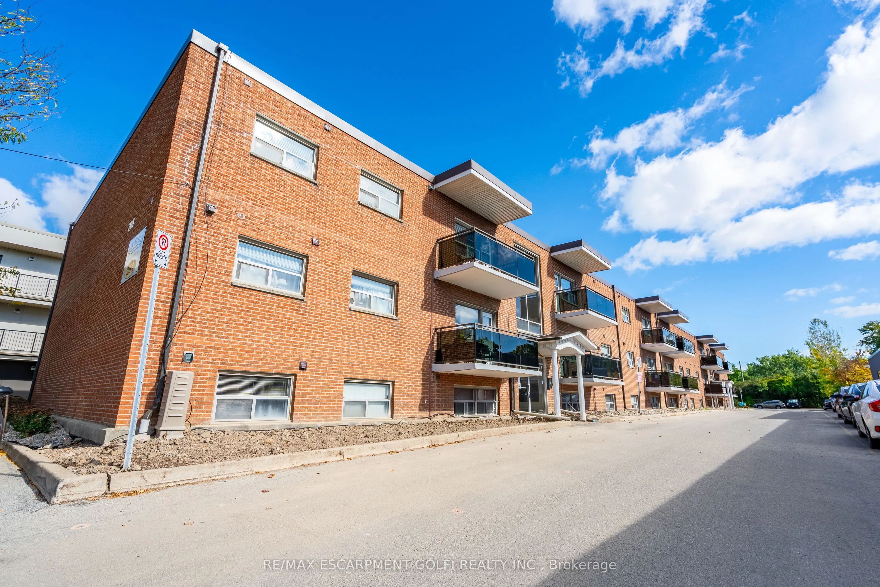 264 Oakdale Avenue #102