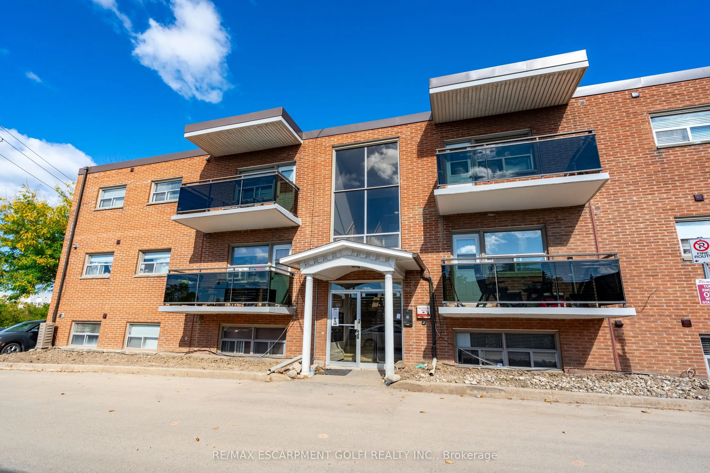 264 Oakdale Avenue #102