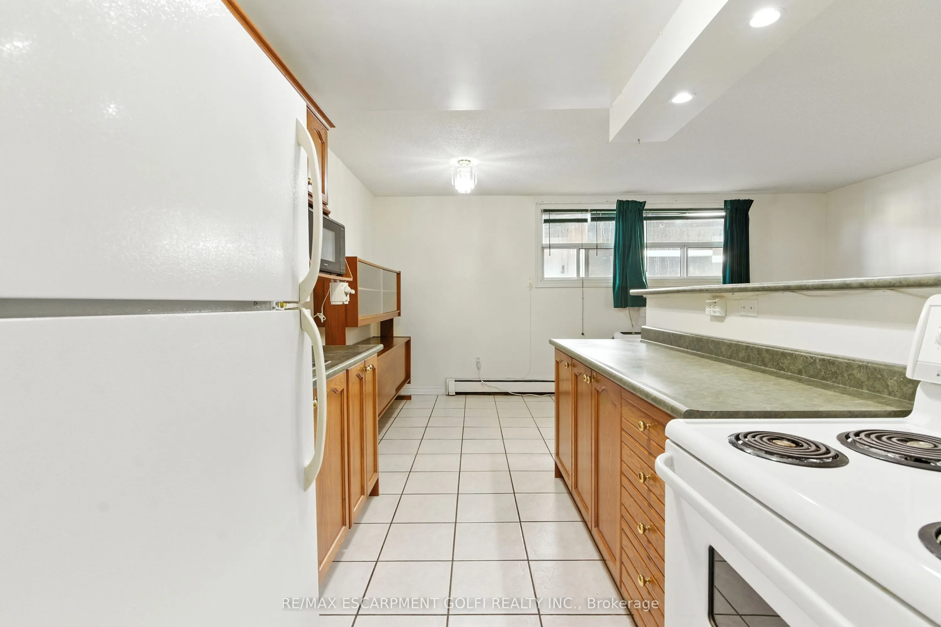 264 Oakdale Avenue #102