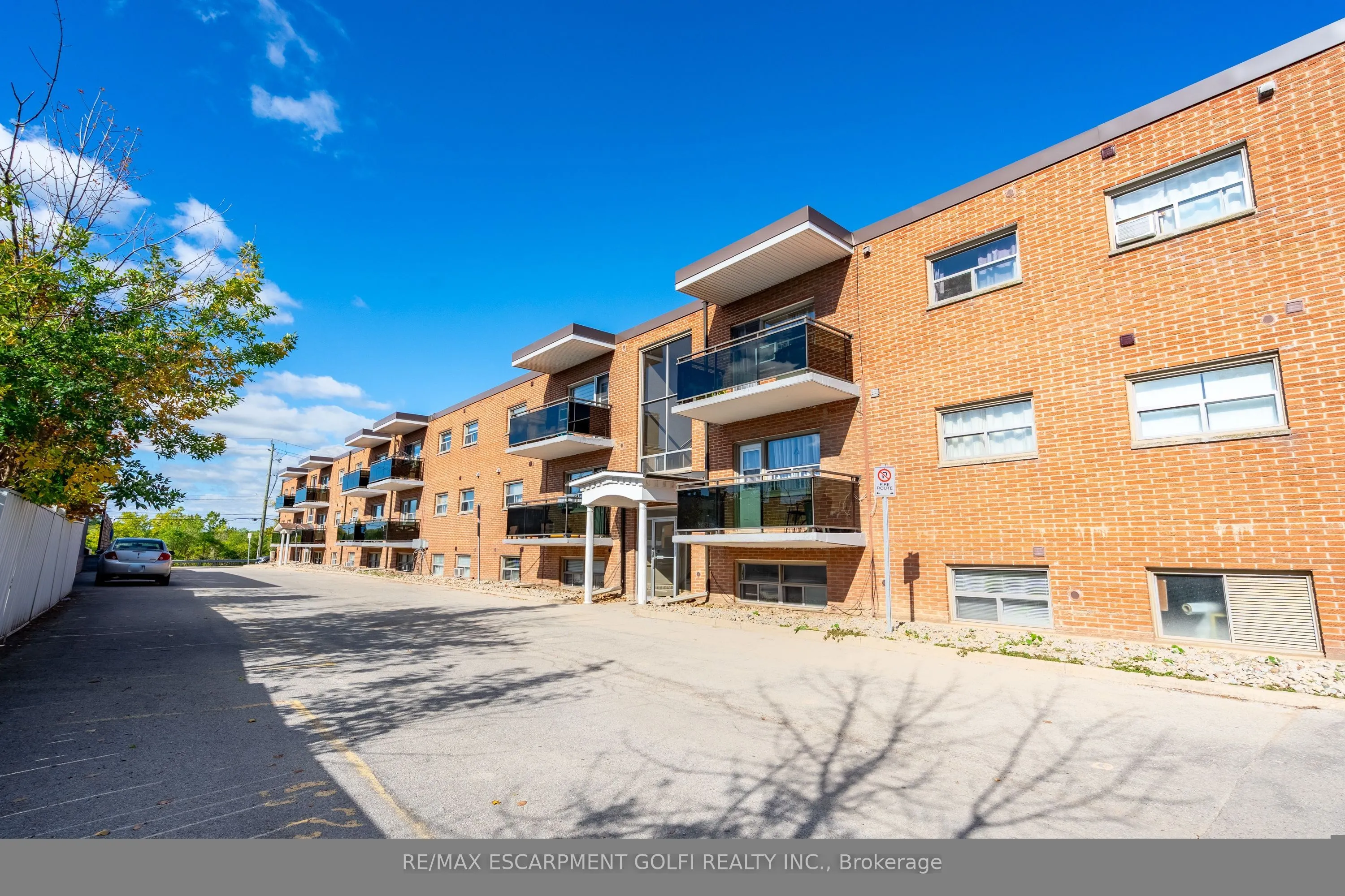 264 Oakdale Avenue #102