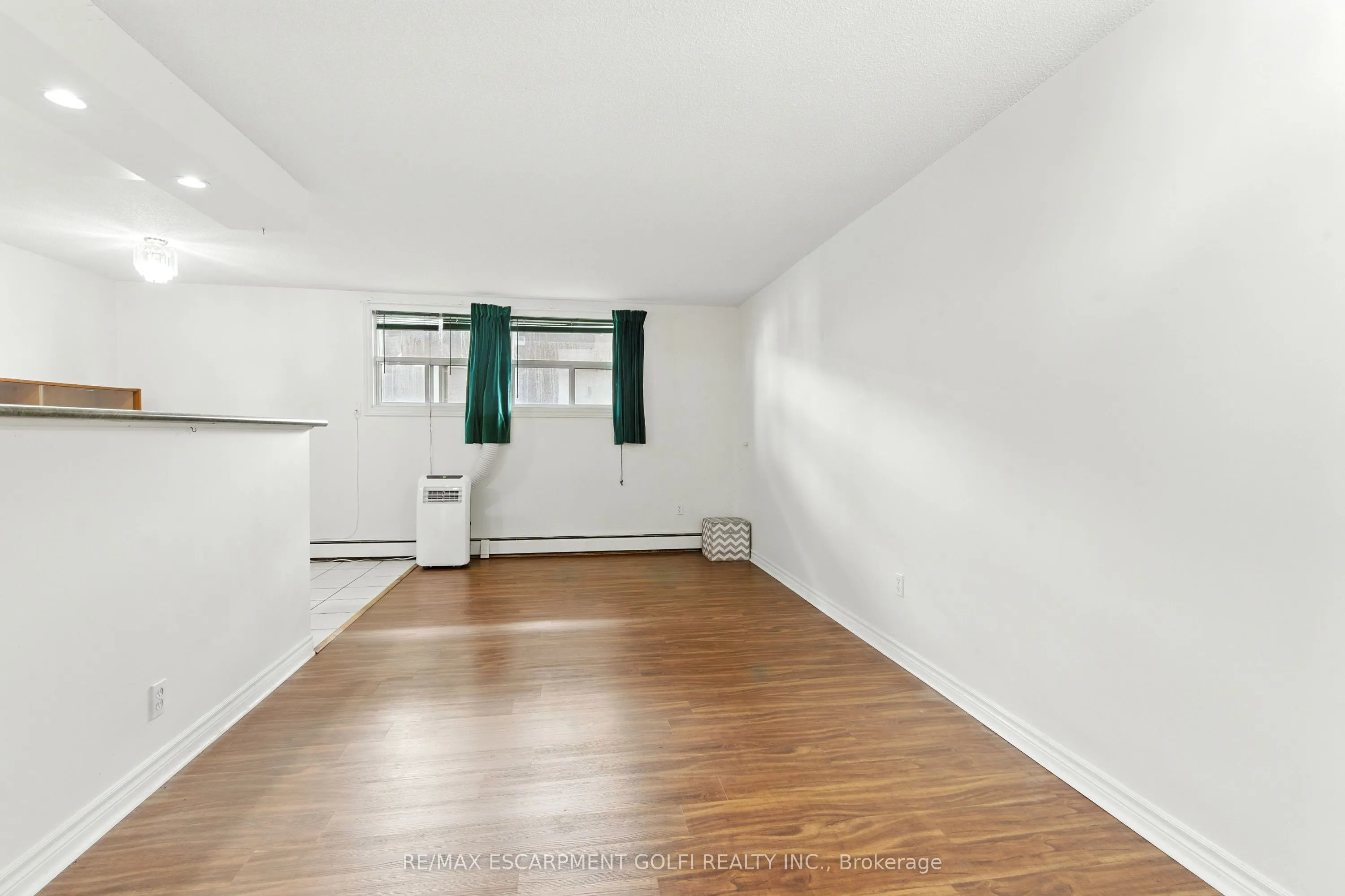 264 Oakdale Avenue #102