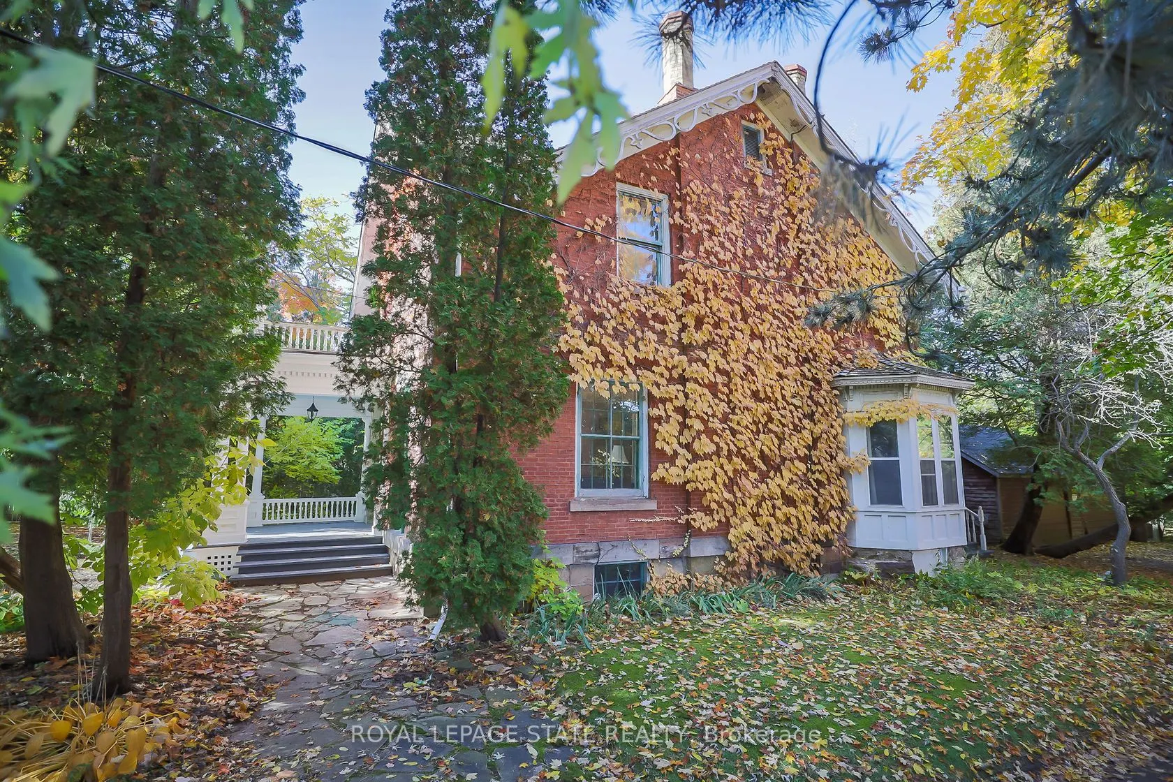 262 Main Street W