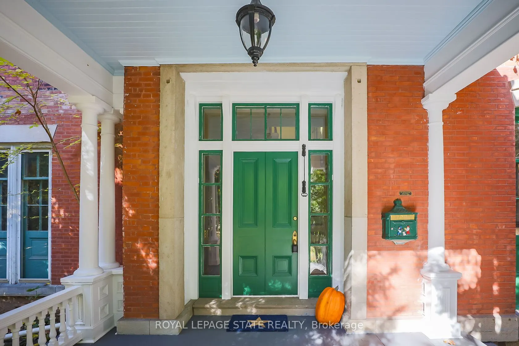 262 Main Street W