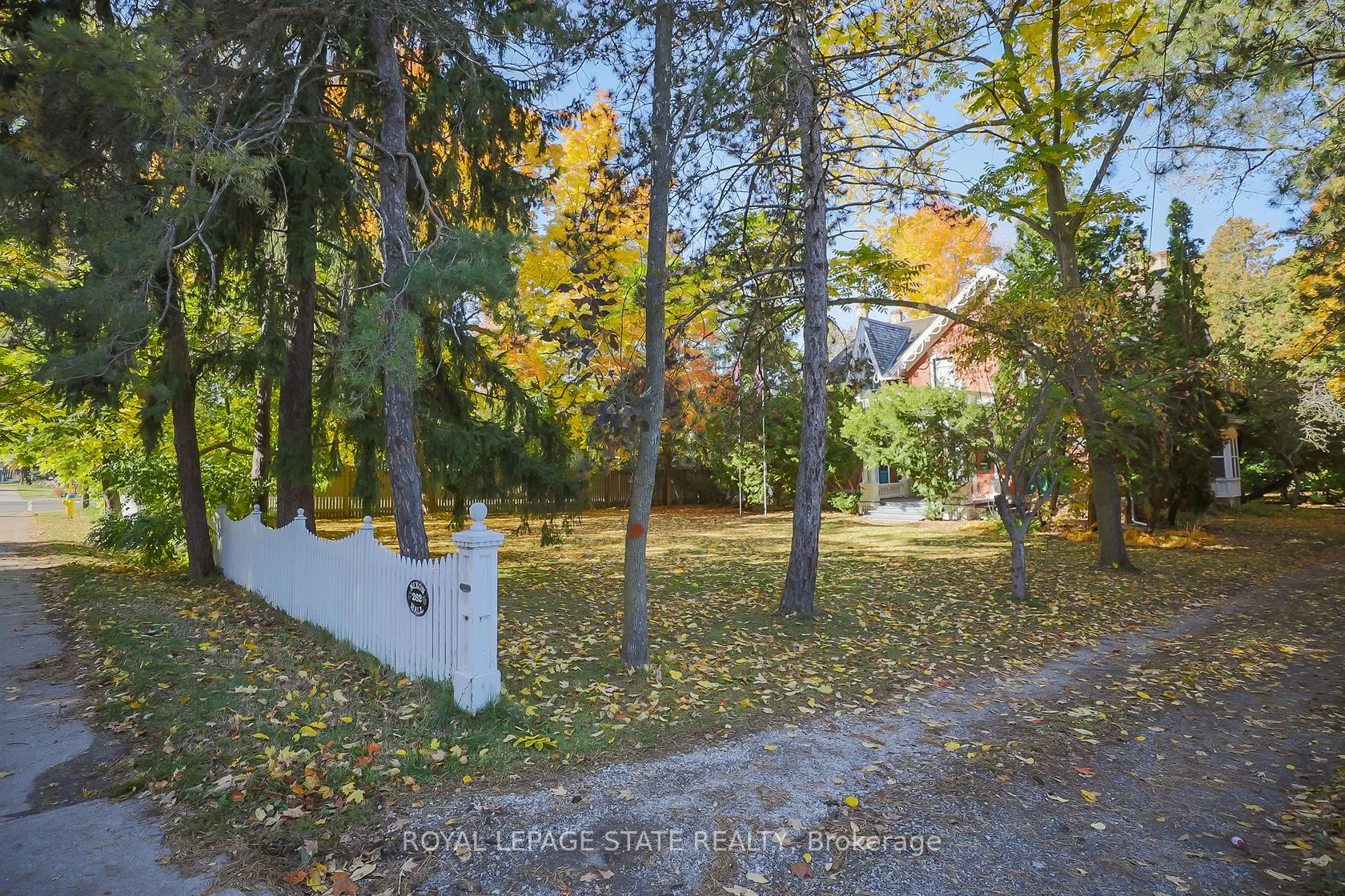 262 Main Street W