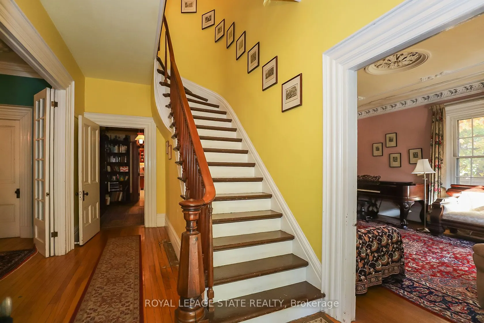 262 Main Street W