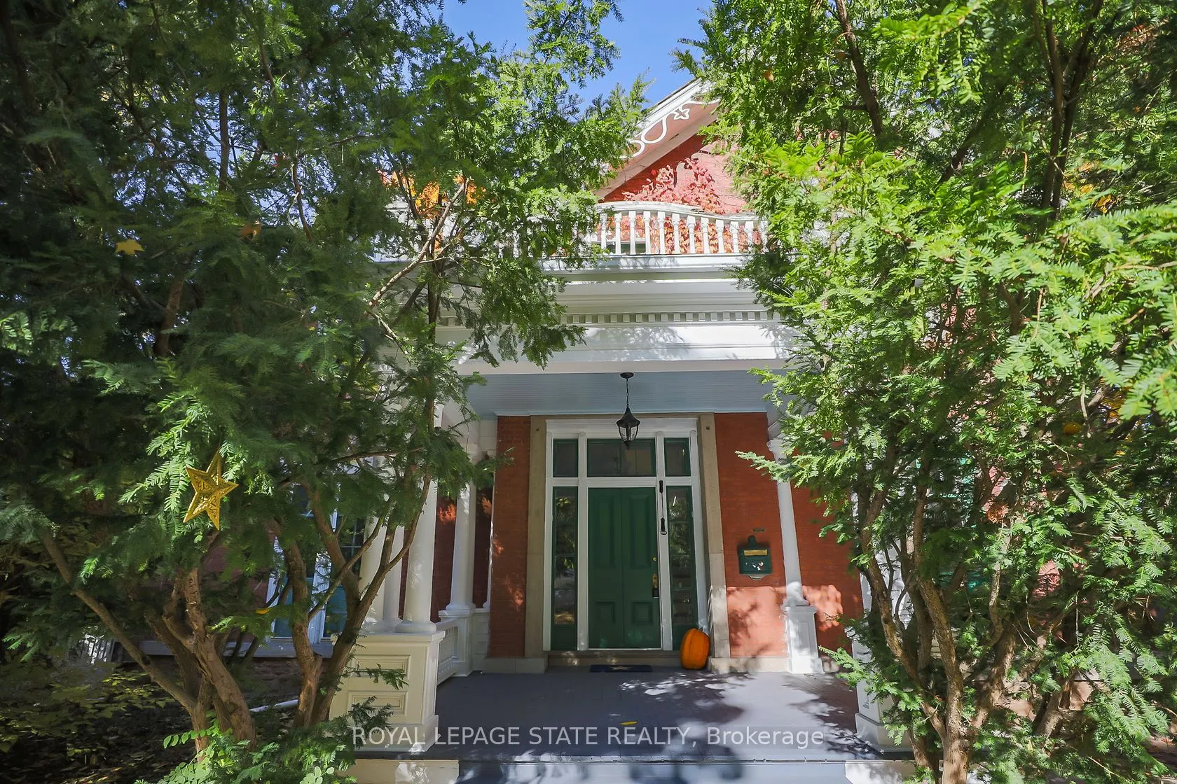262 Main Street W