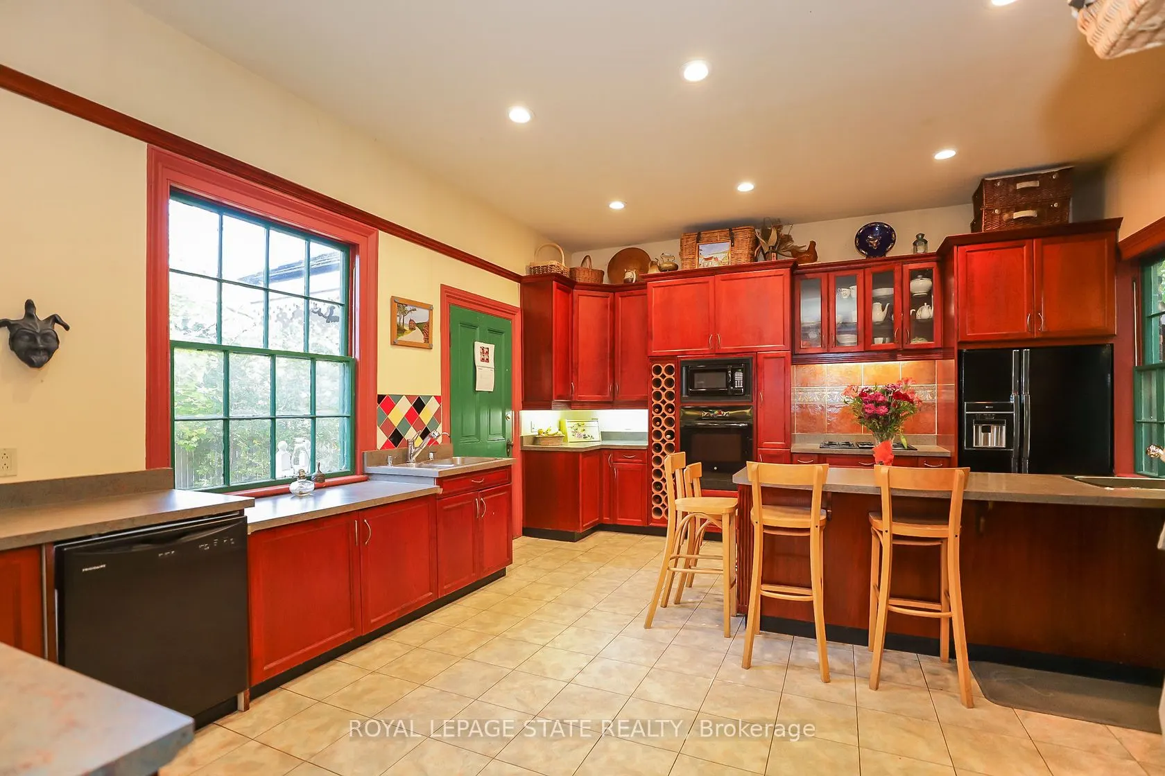 262 Main Street W