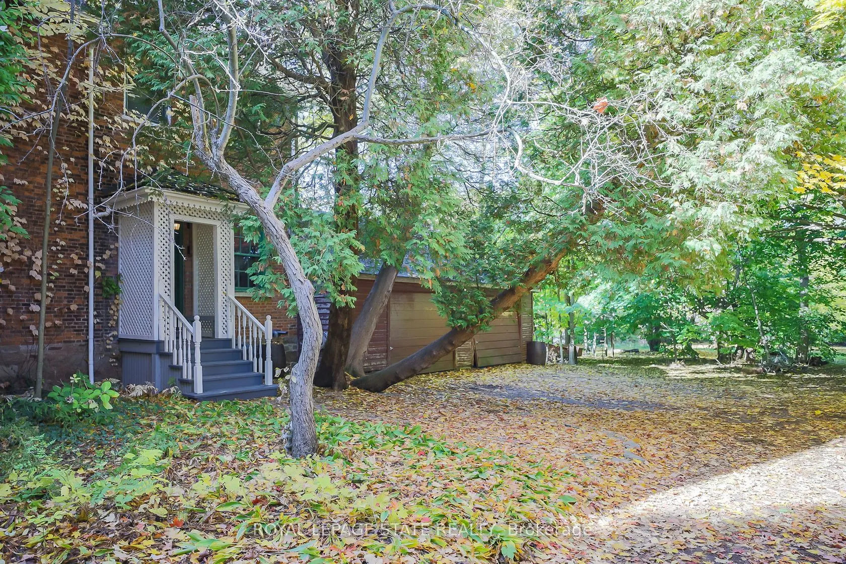 262 Main Street W