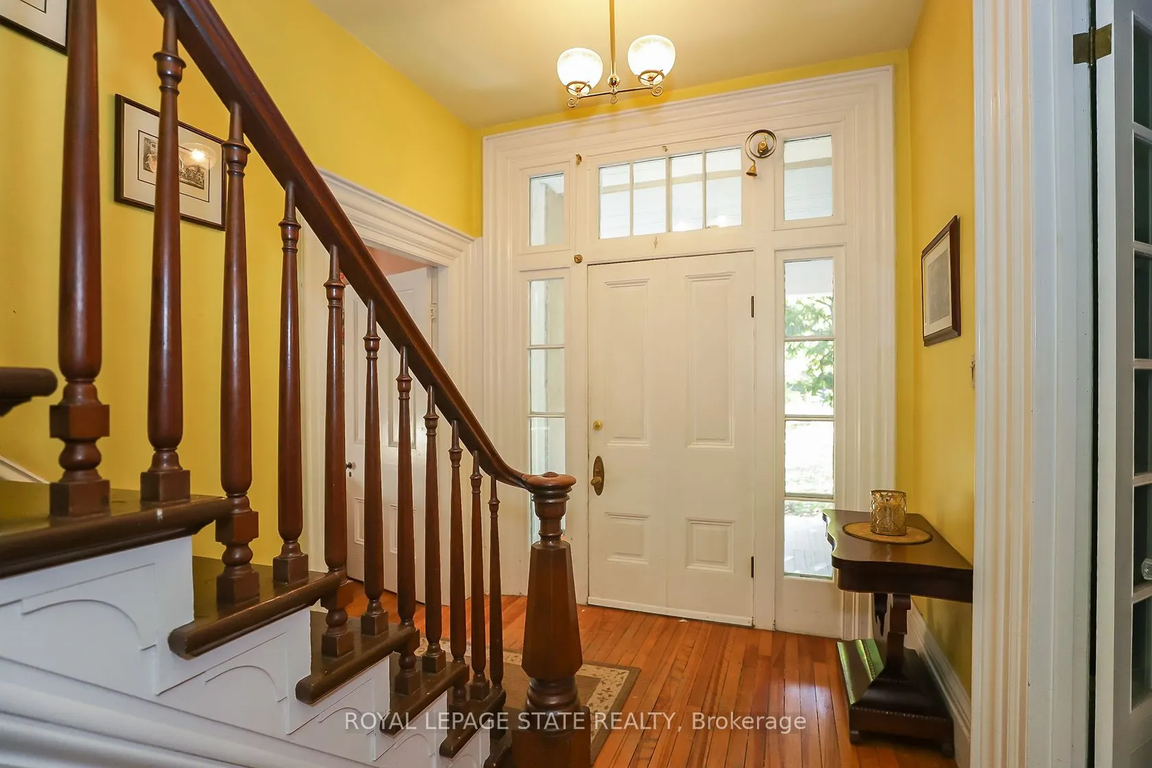 262 Main Street W