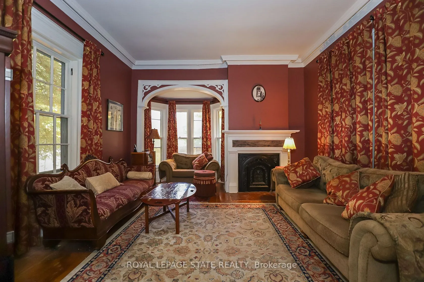 262 Main Street W