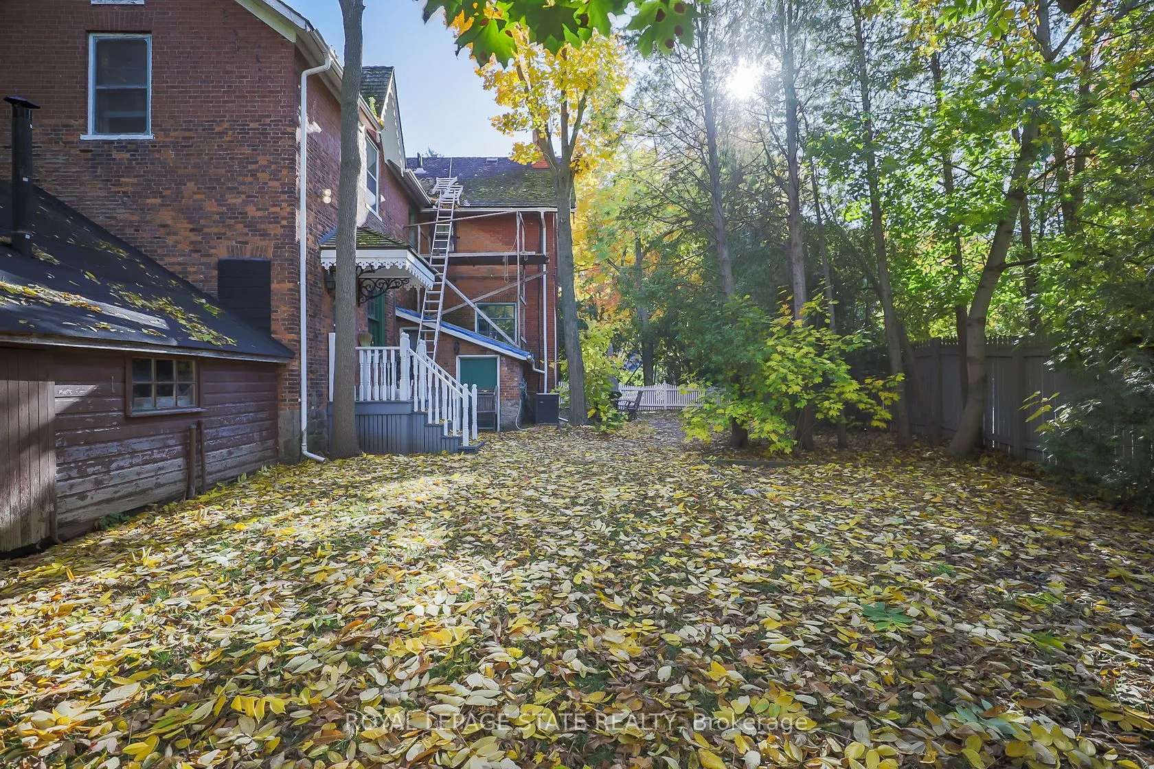 262 Main Street W