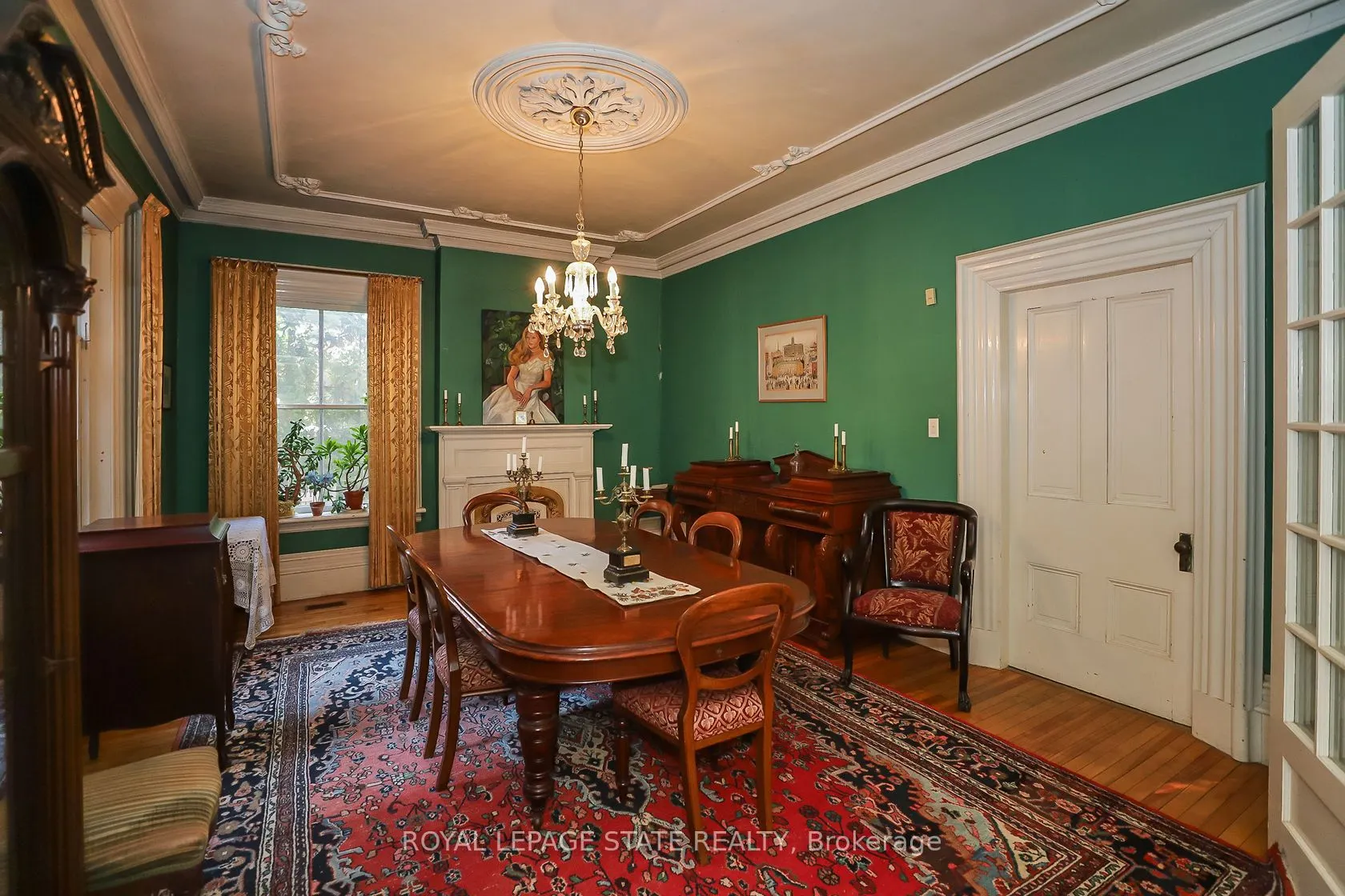 262 Main Street W