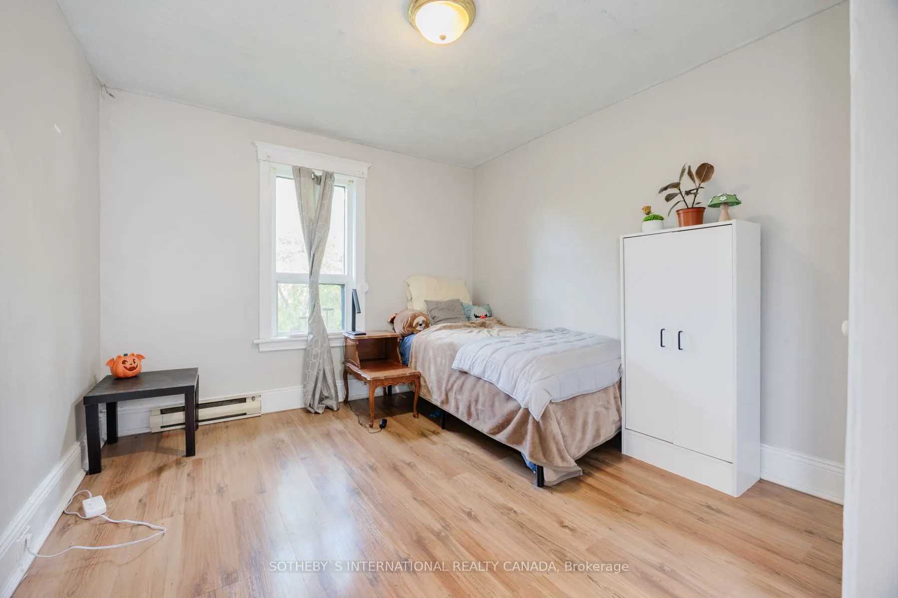 82 Durham Street W
