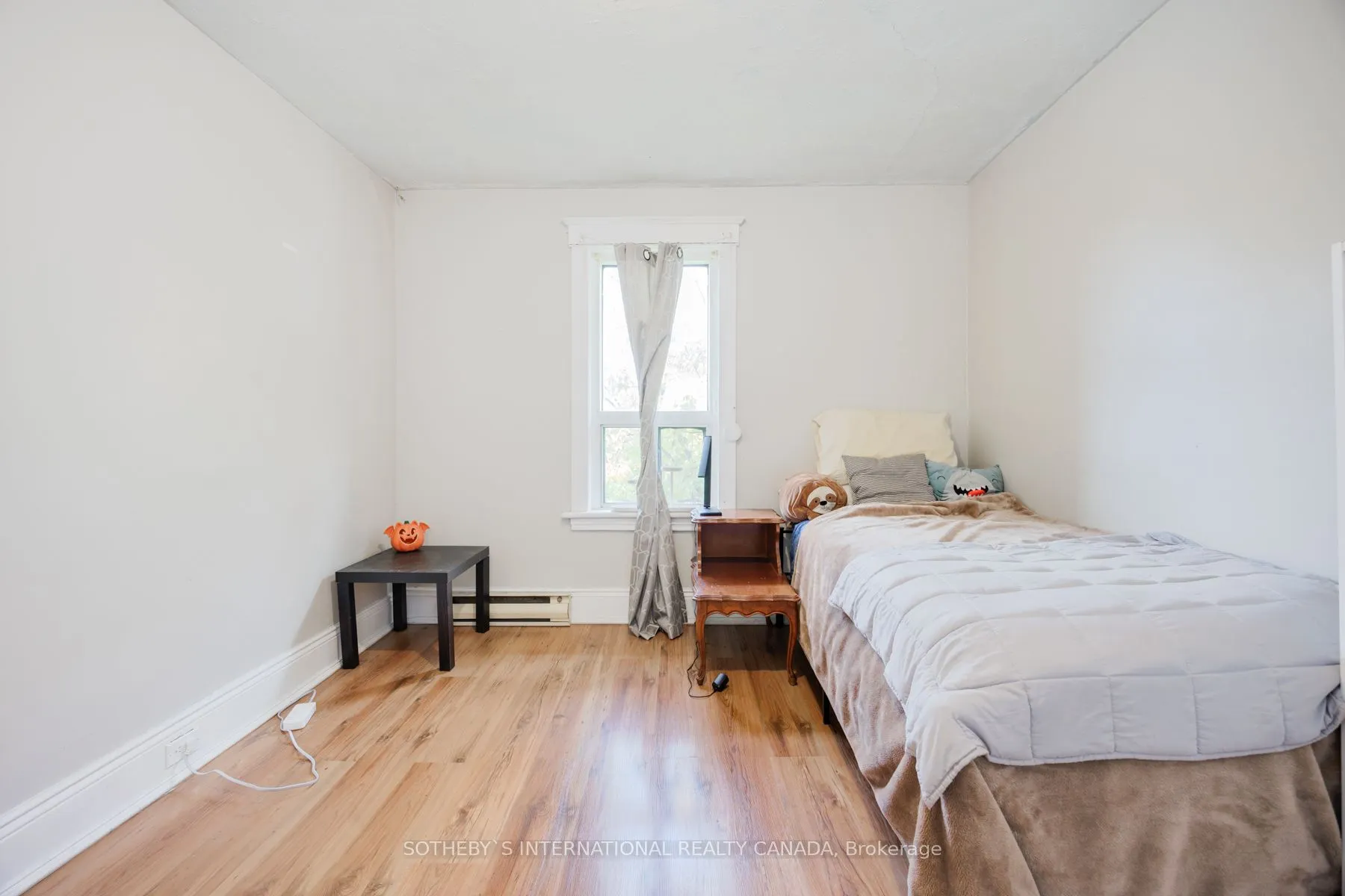 82 Durham Street W